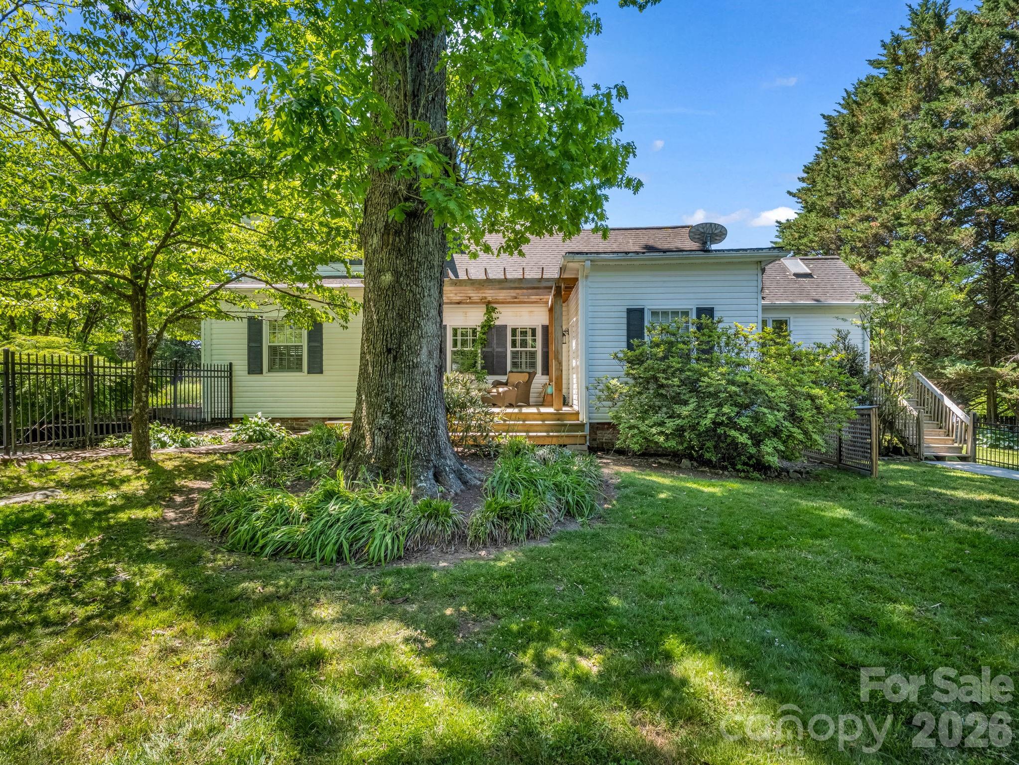 536 Maple Street Property Photo 9