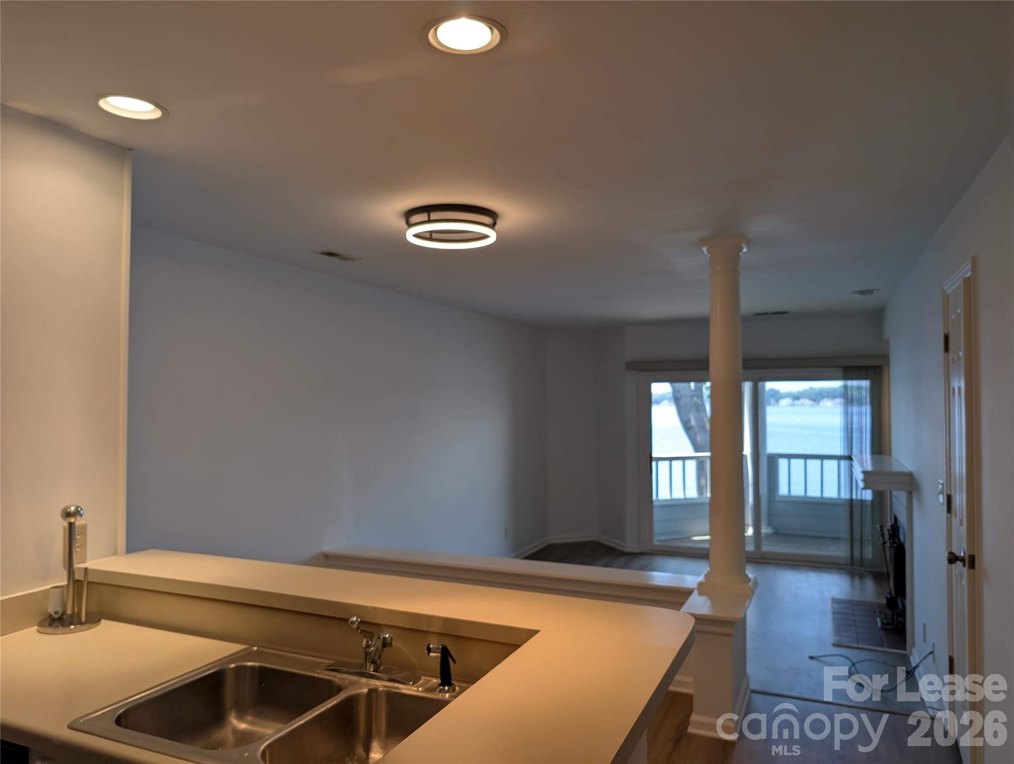 350 Northwest Drive Property Photo 6