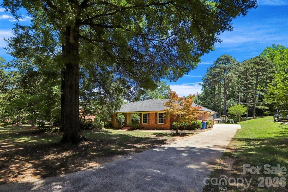 13507 Four Oaks Lane Property Photo 2