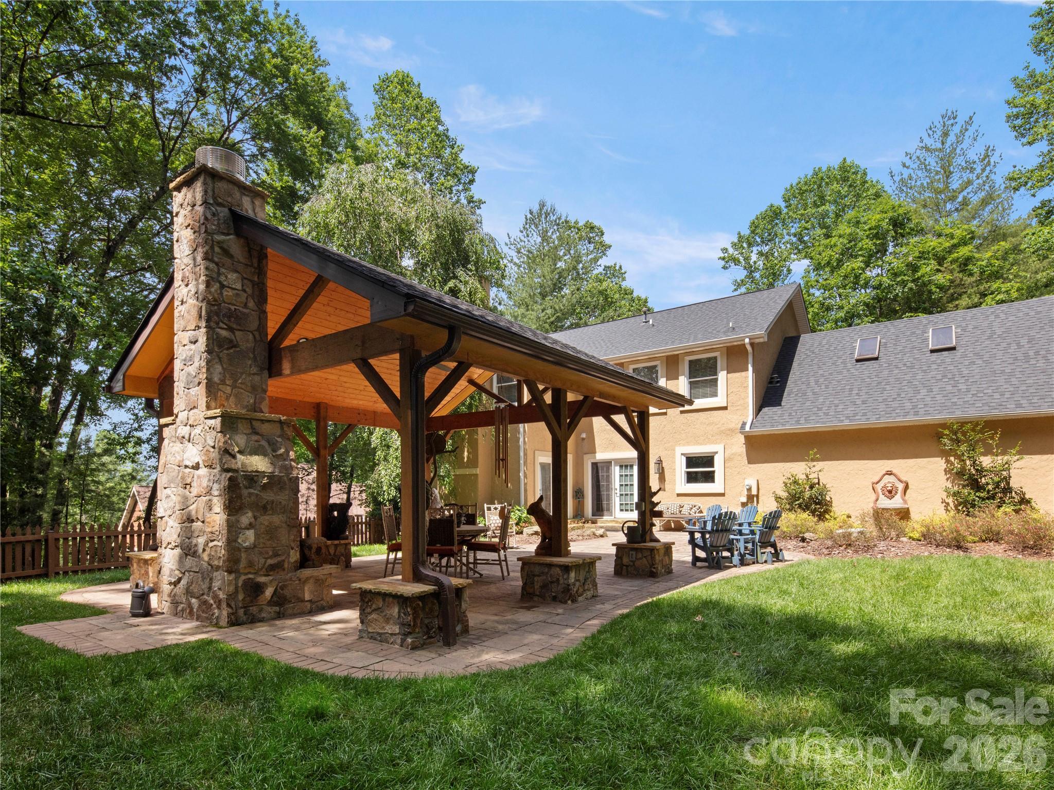 105 Braeside Circle Property Photo 1