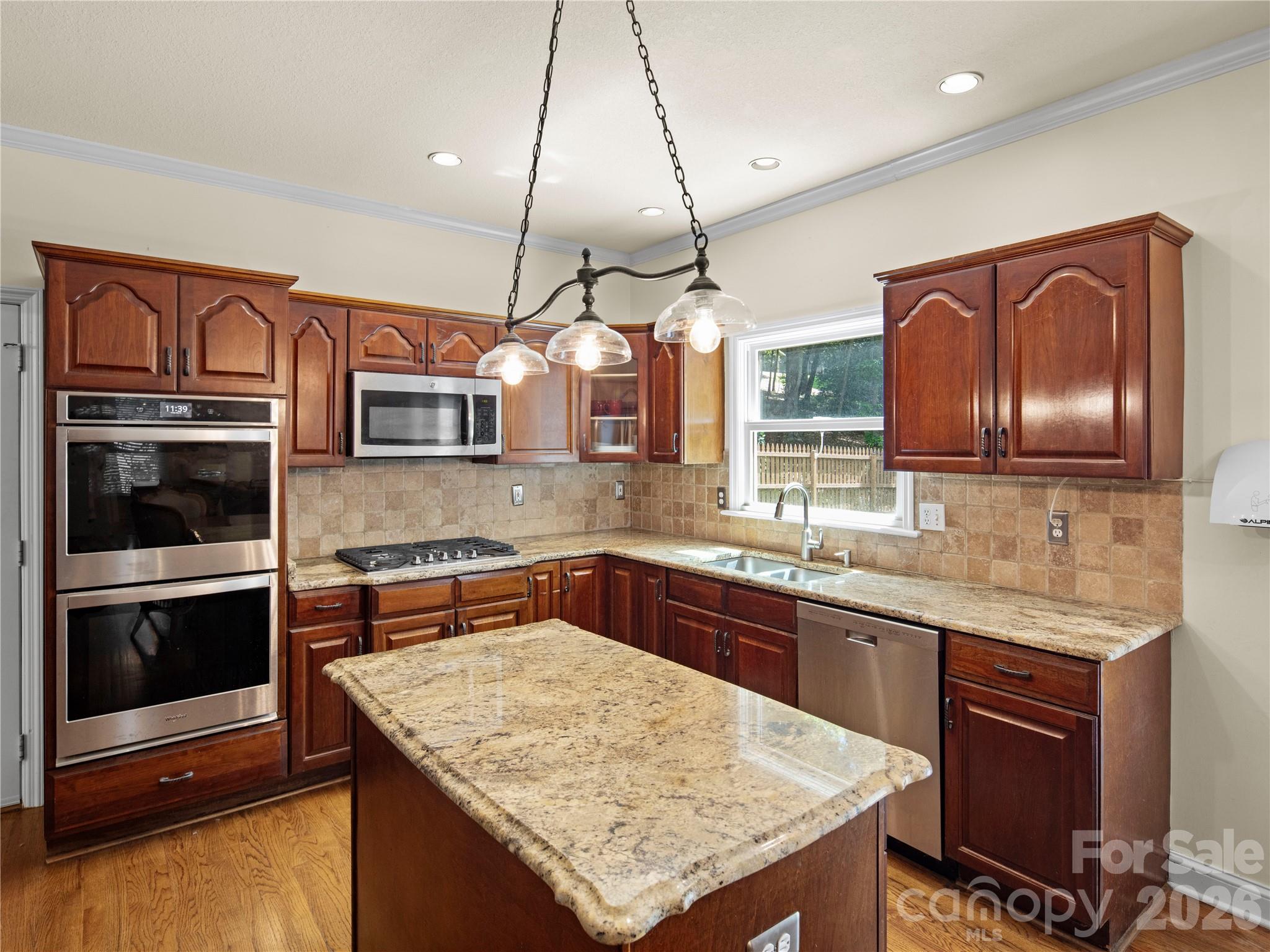 105 Braeside Circle Property Photo 8