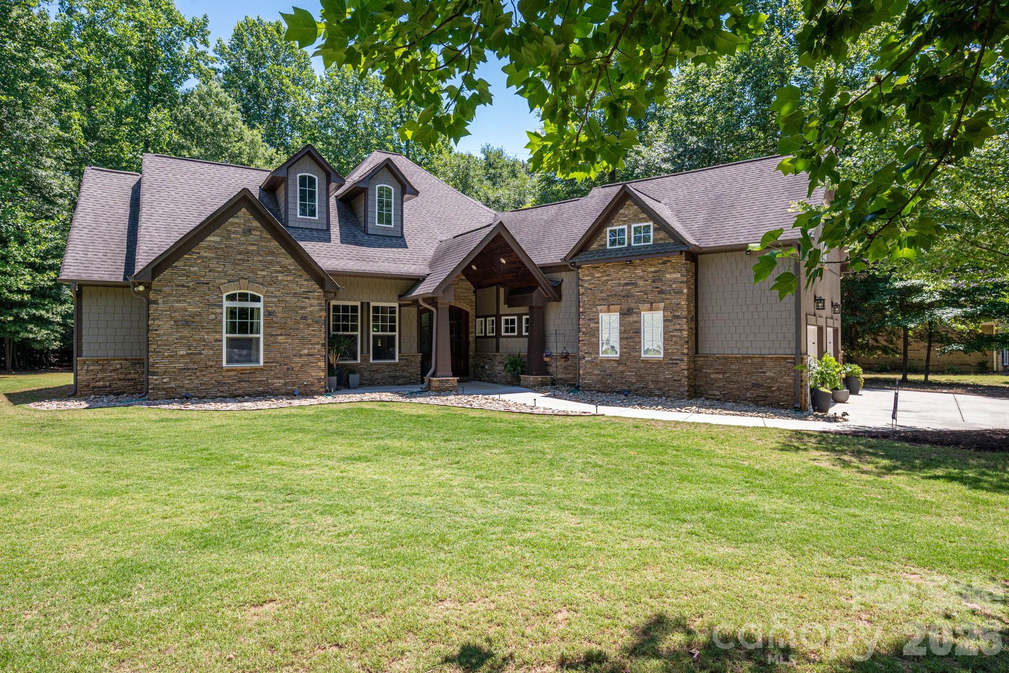 489 Evergreen Road Property Photo 1