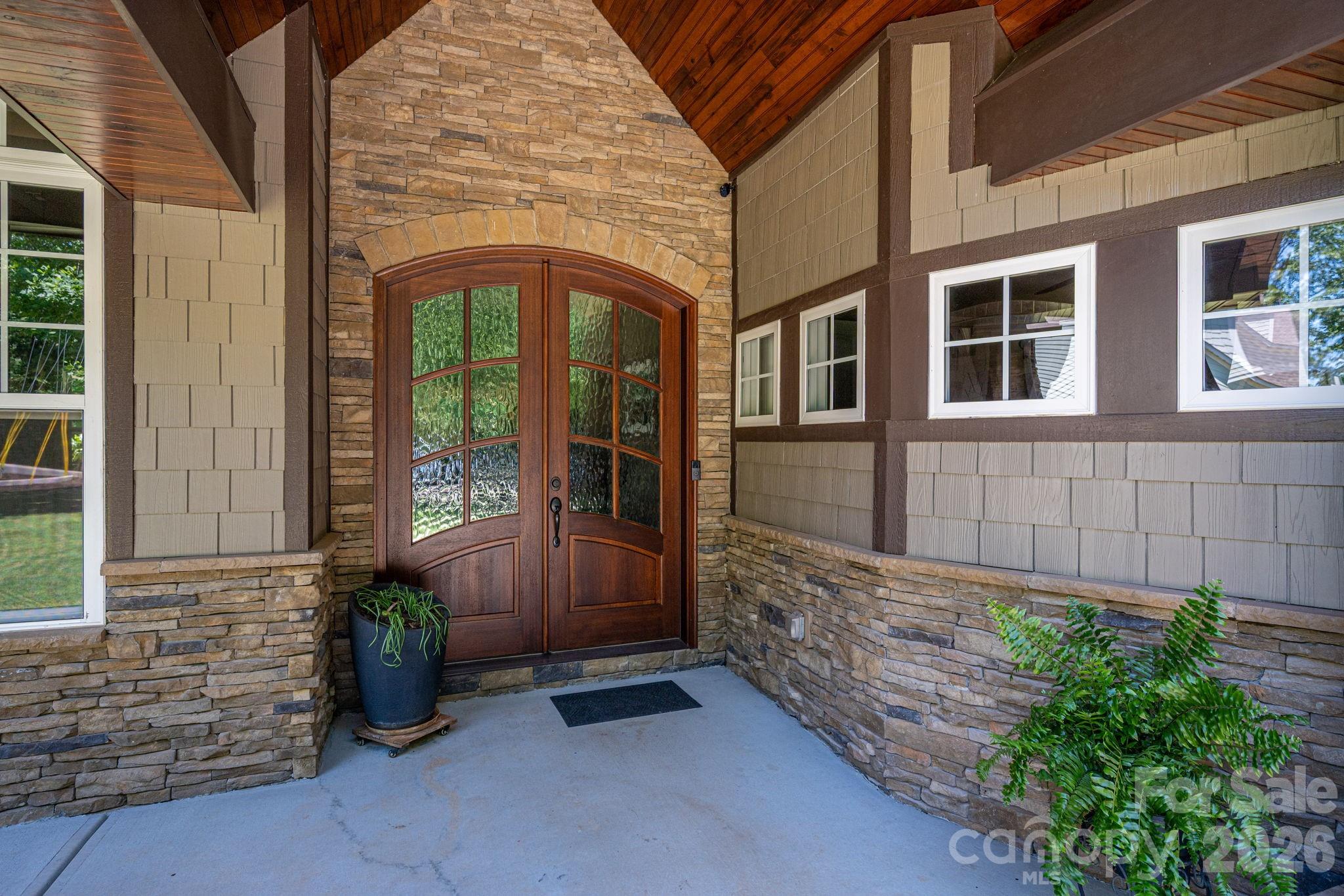 489 Evergreen Road Property Photo 5