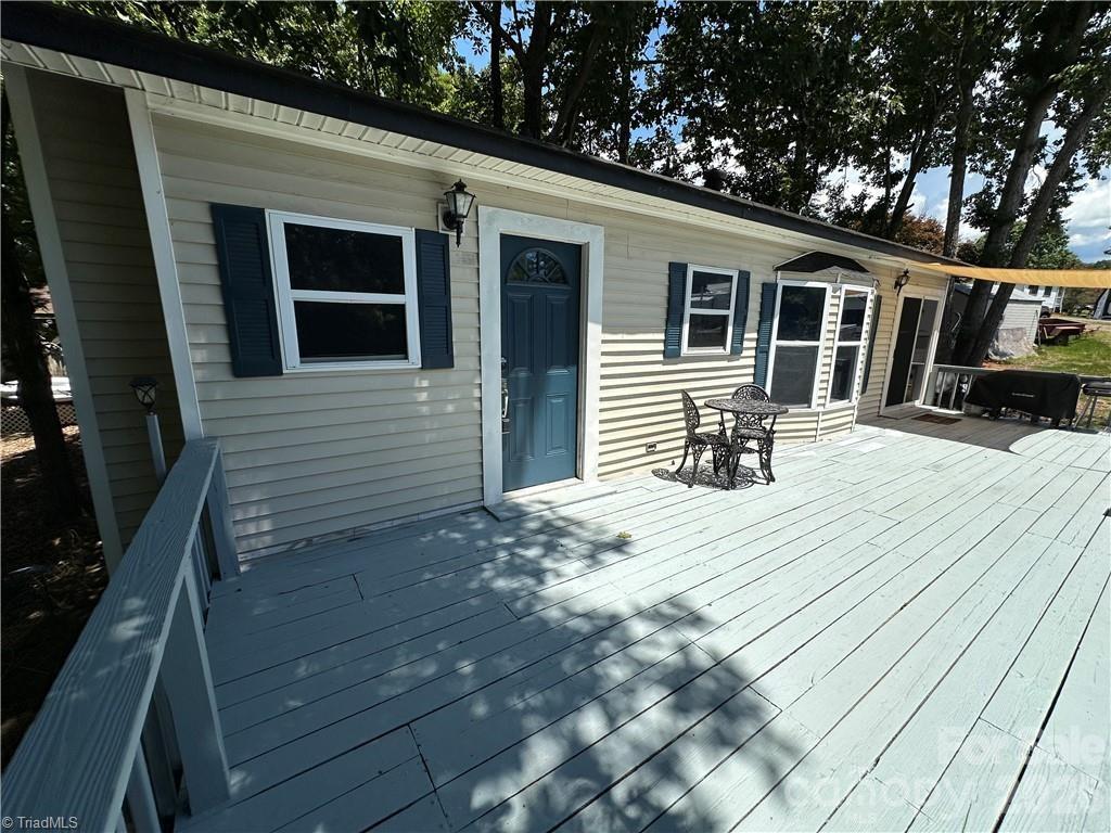 112 N Cardinal Drive Property Photo 3