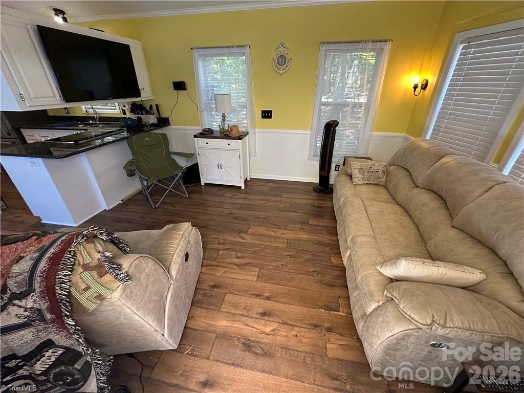 112 N Cardinal Drive Property Photo 4