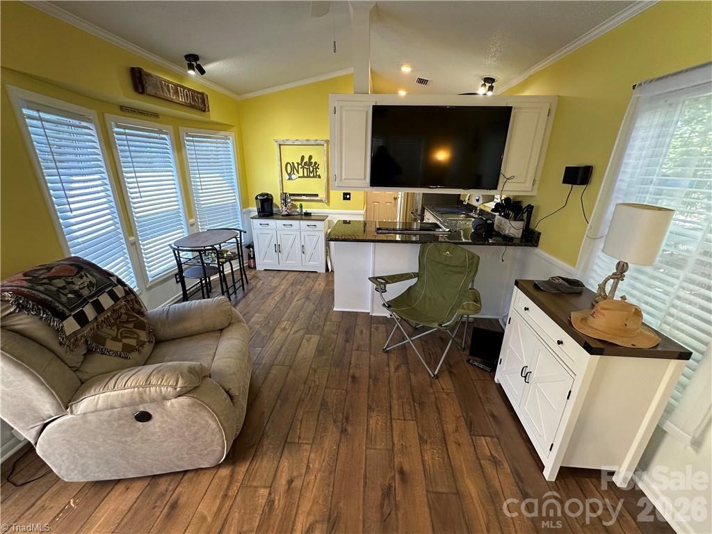 112 N Cardinal Drive Property Photo 6