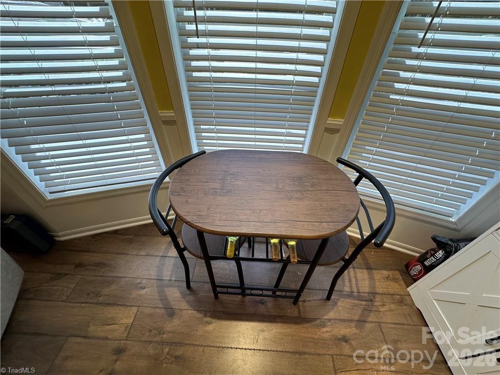 112 N Cardinal Drive Property Photo 8