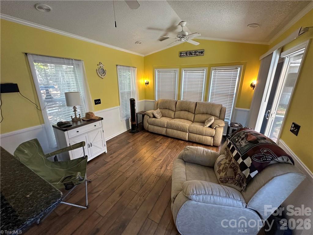 112 N Cardinal Drive Property Photo 10