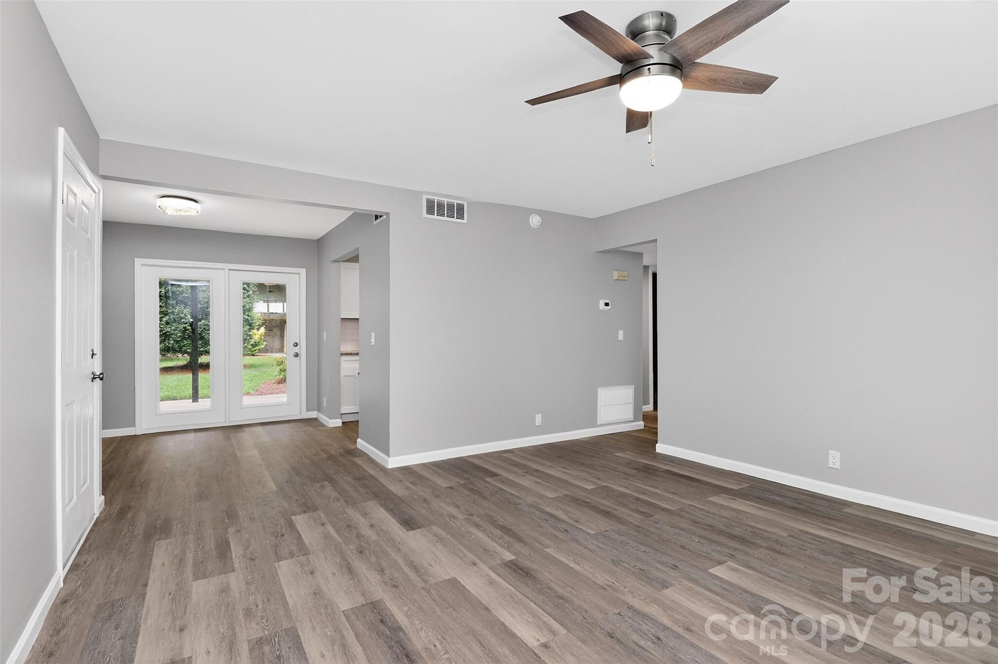 2610 Park Road E Property Photo 2
