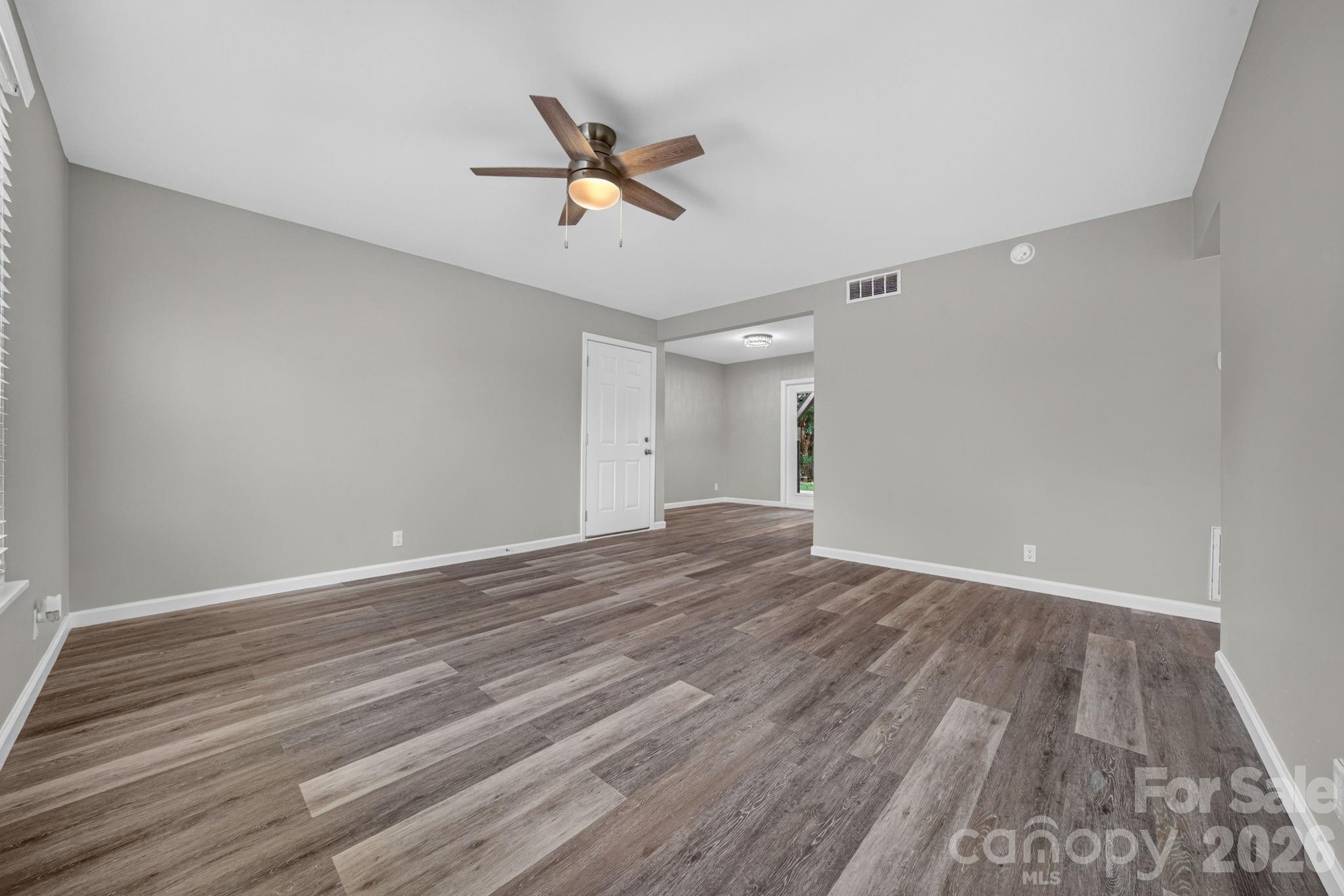 2610 Park Road E Property Photo 4