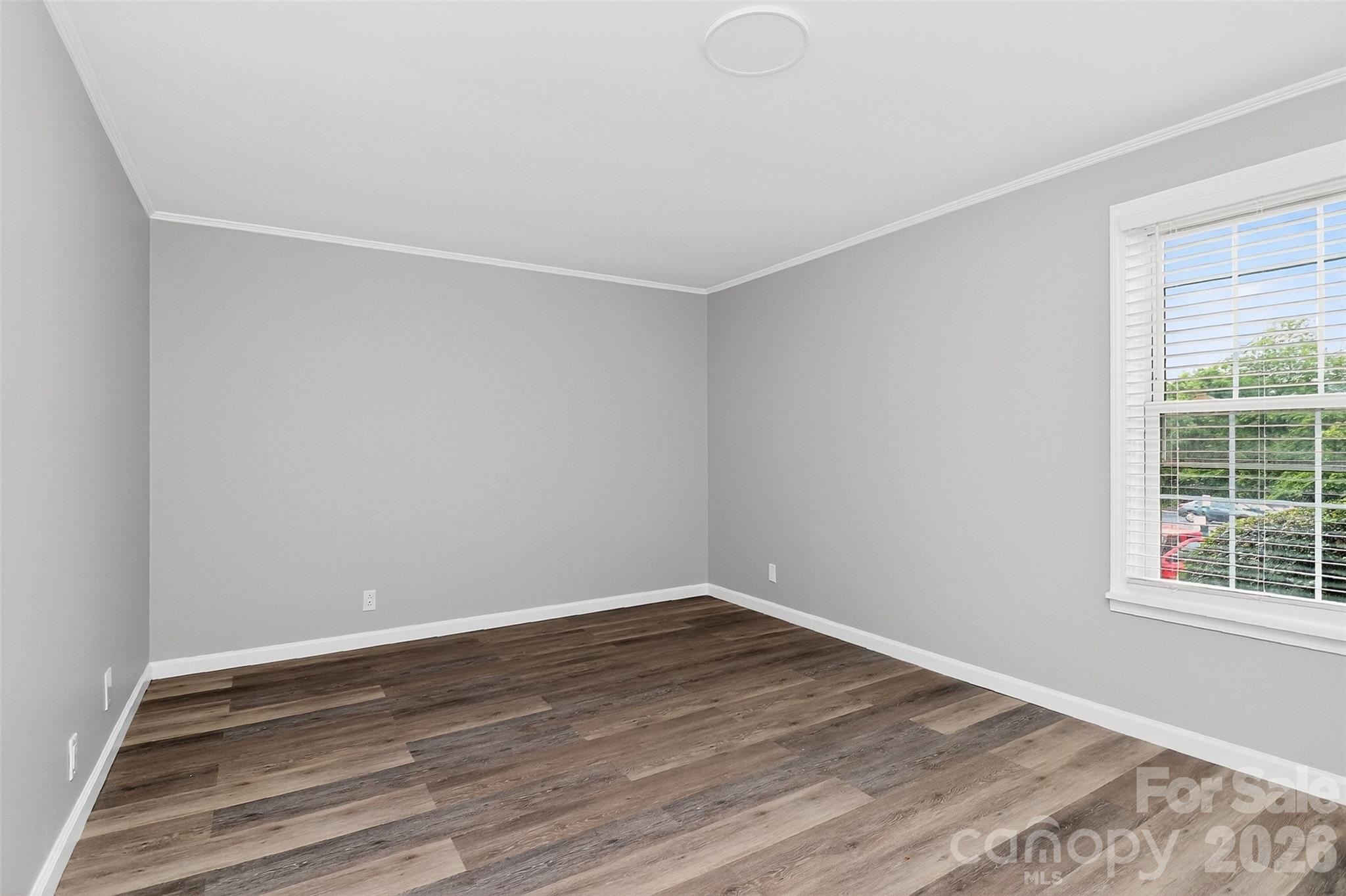 2610 Park Road E Property Photo 5