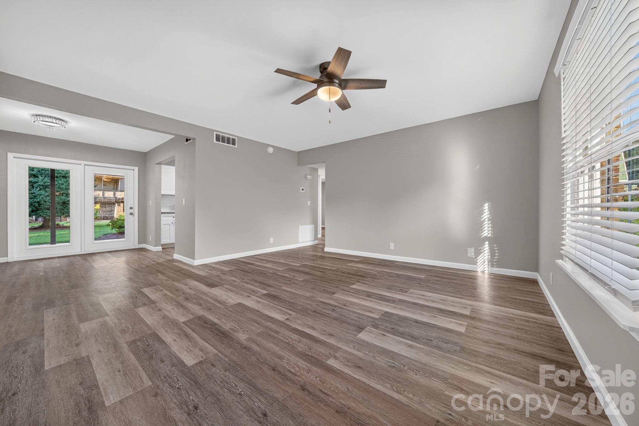2610 Park Road E Property Photo 6
