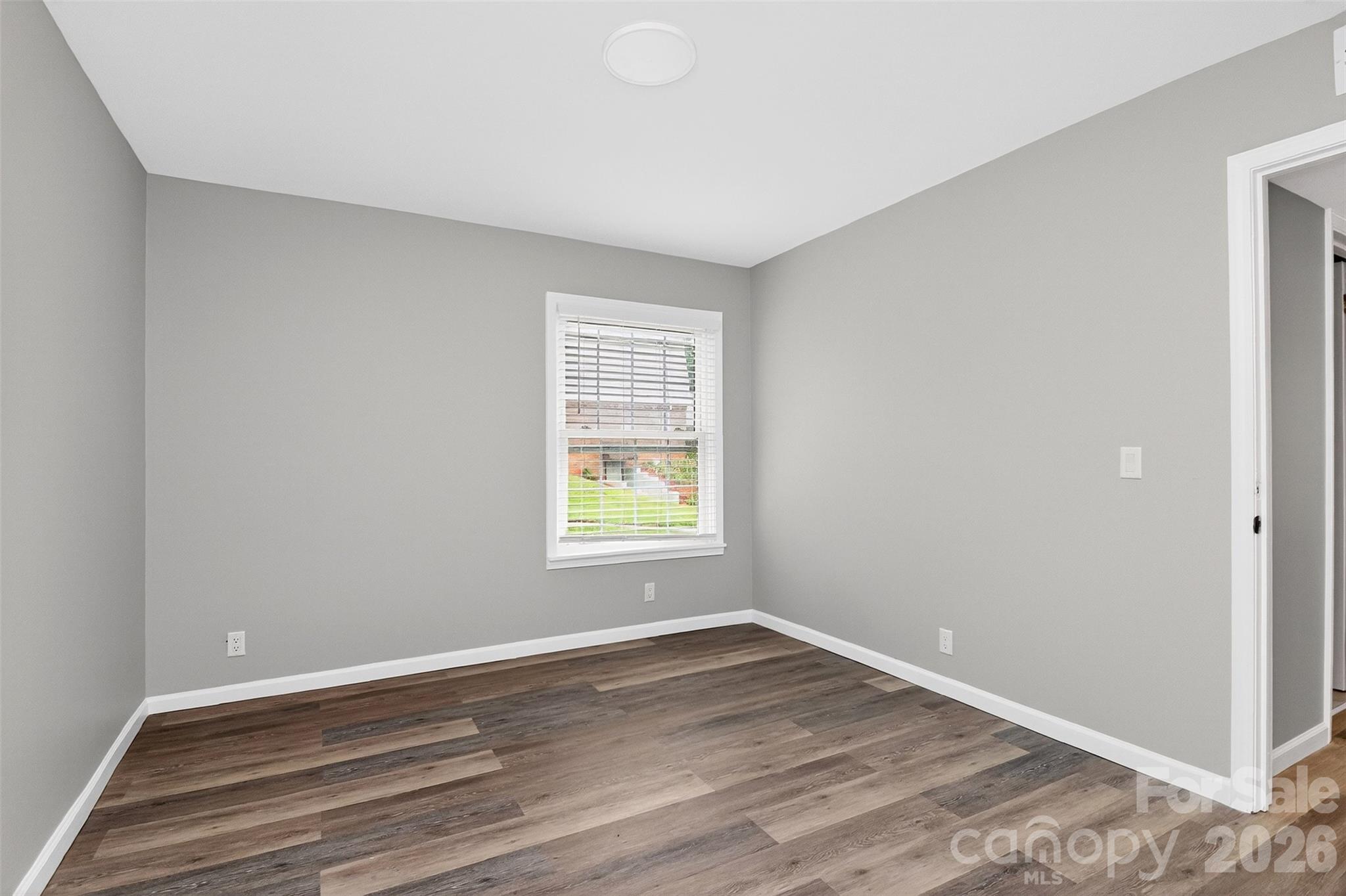 2610 Park Road E Property Photo 7