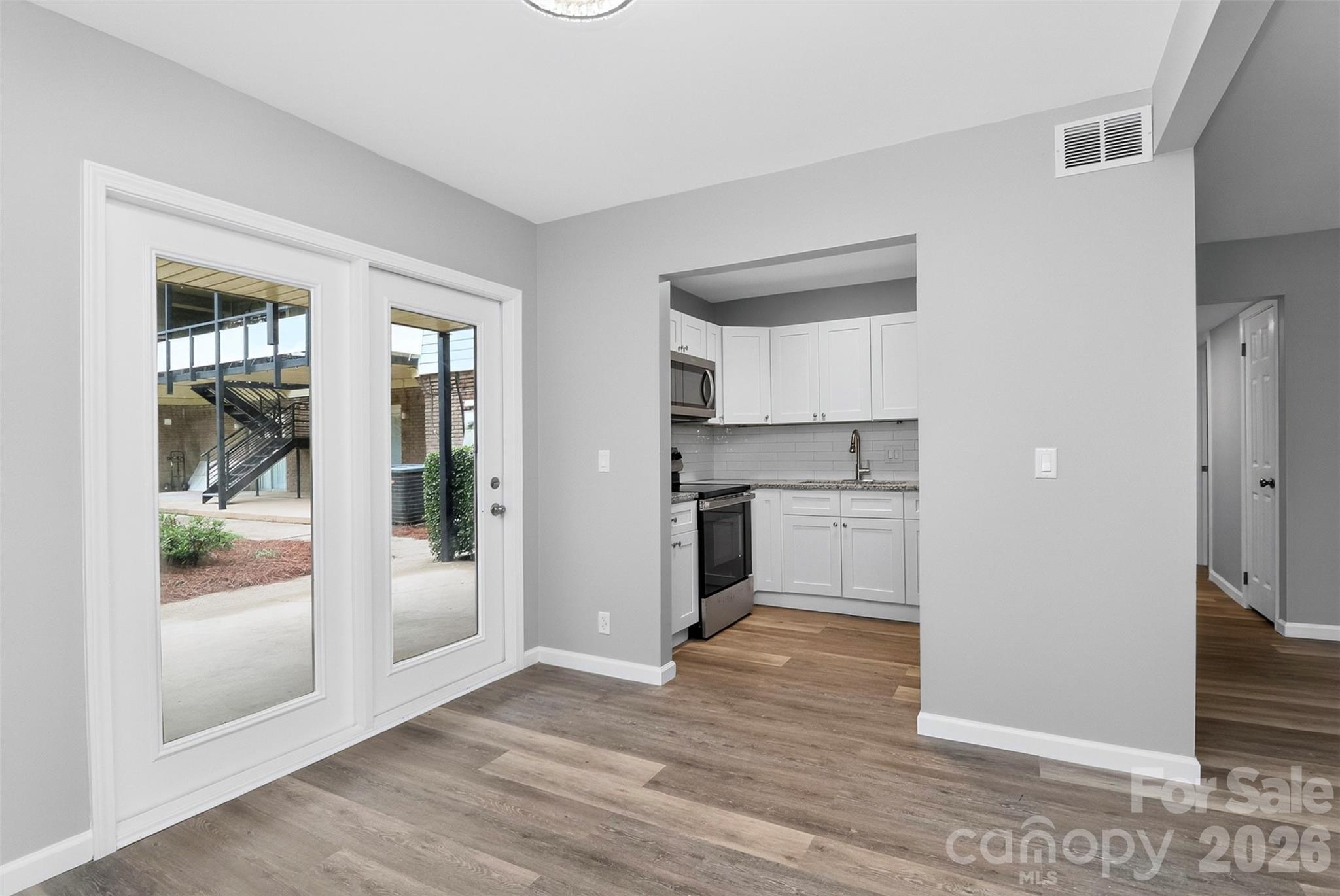 2610 Park Road E Property Photo 13