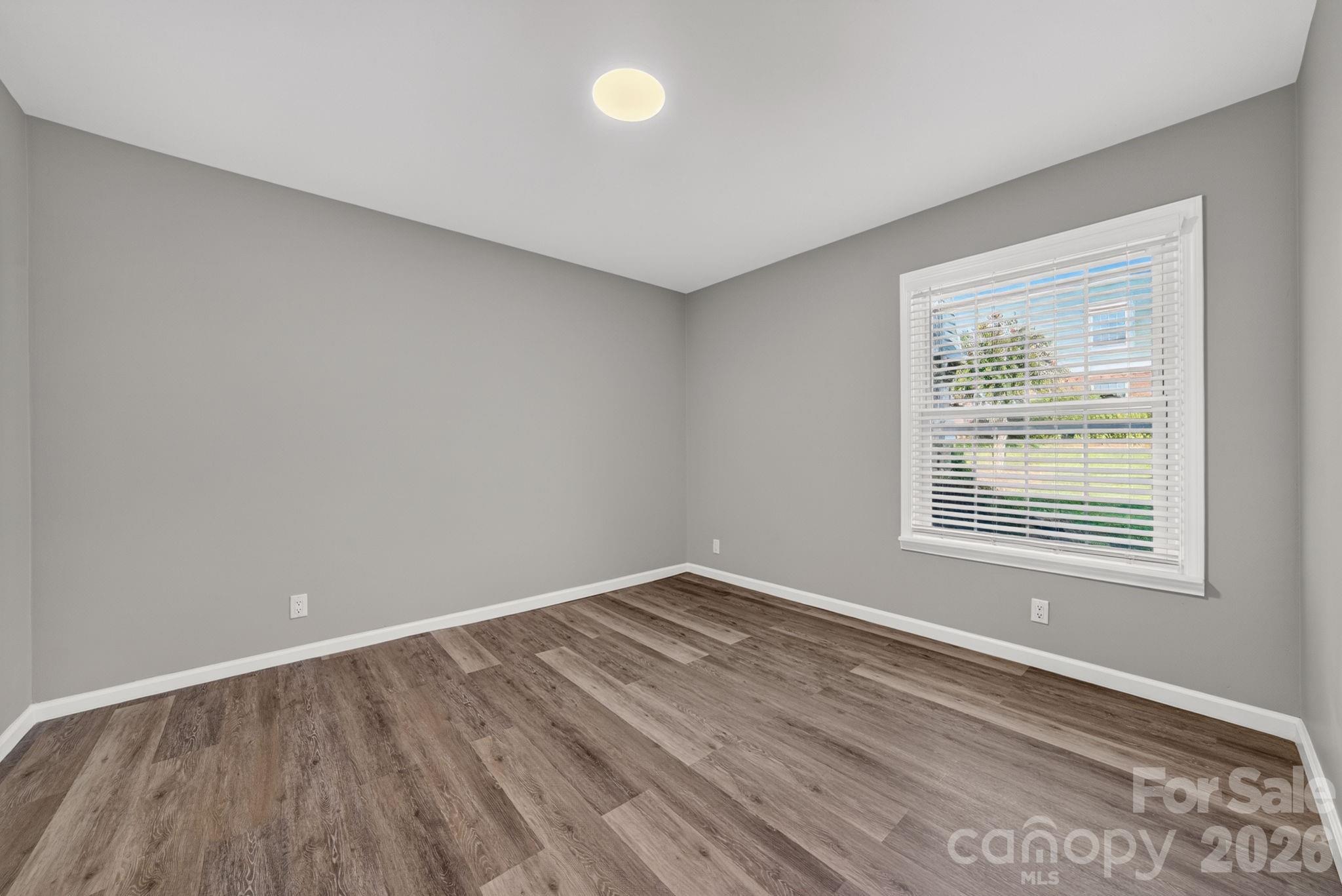 2610 Park Road E Property Photo 14