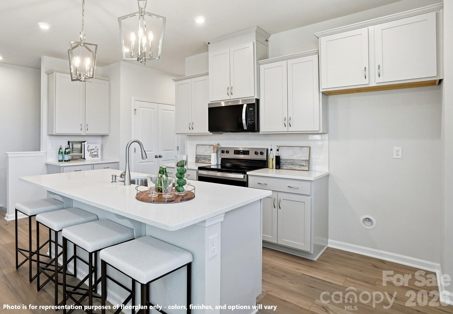 2574 Selbourne Drive Property Photo 1