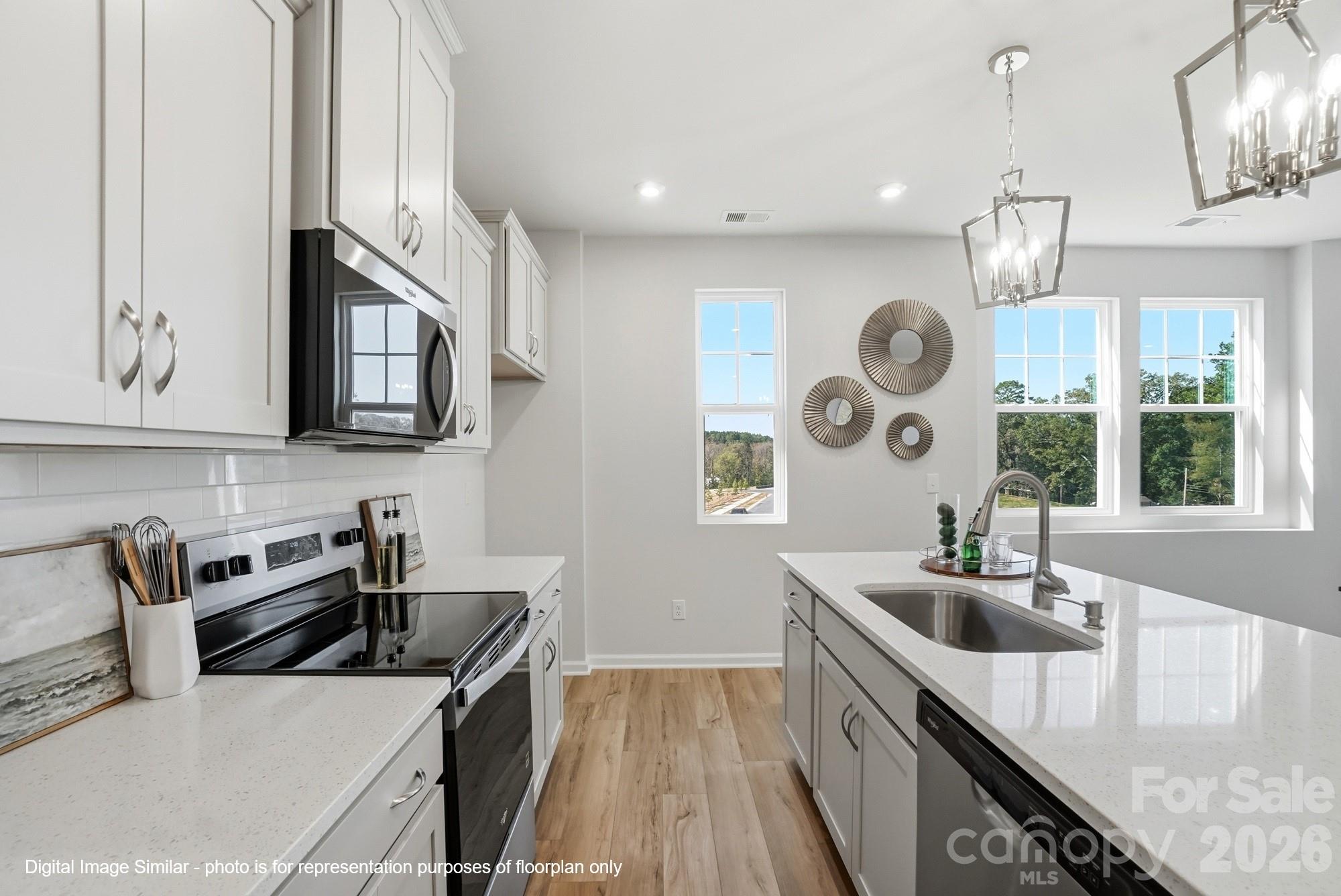 2574 Selbourne Drive Property Photo 22
