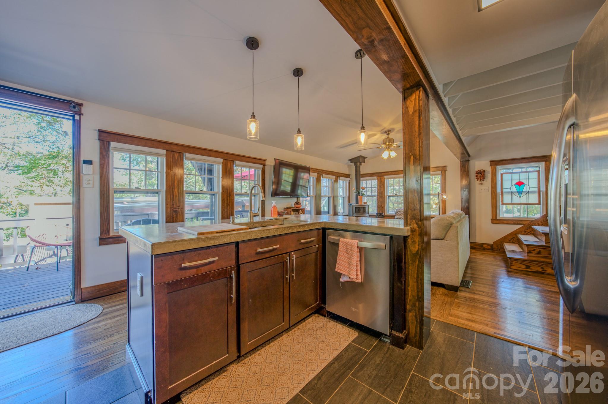 597 Tomahawk Avenue Property Photo 14