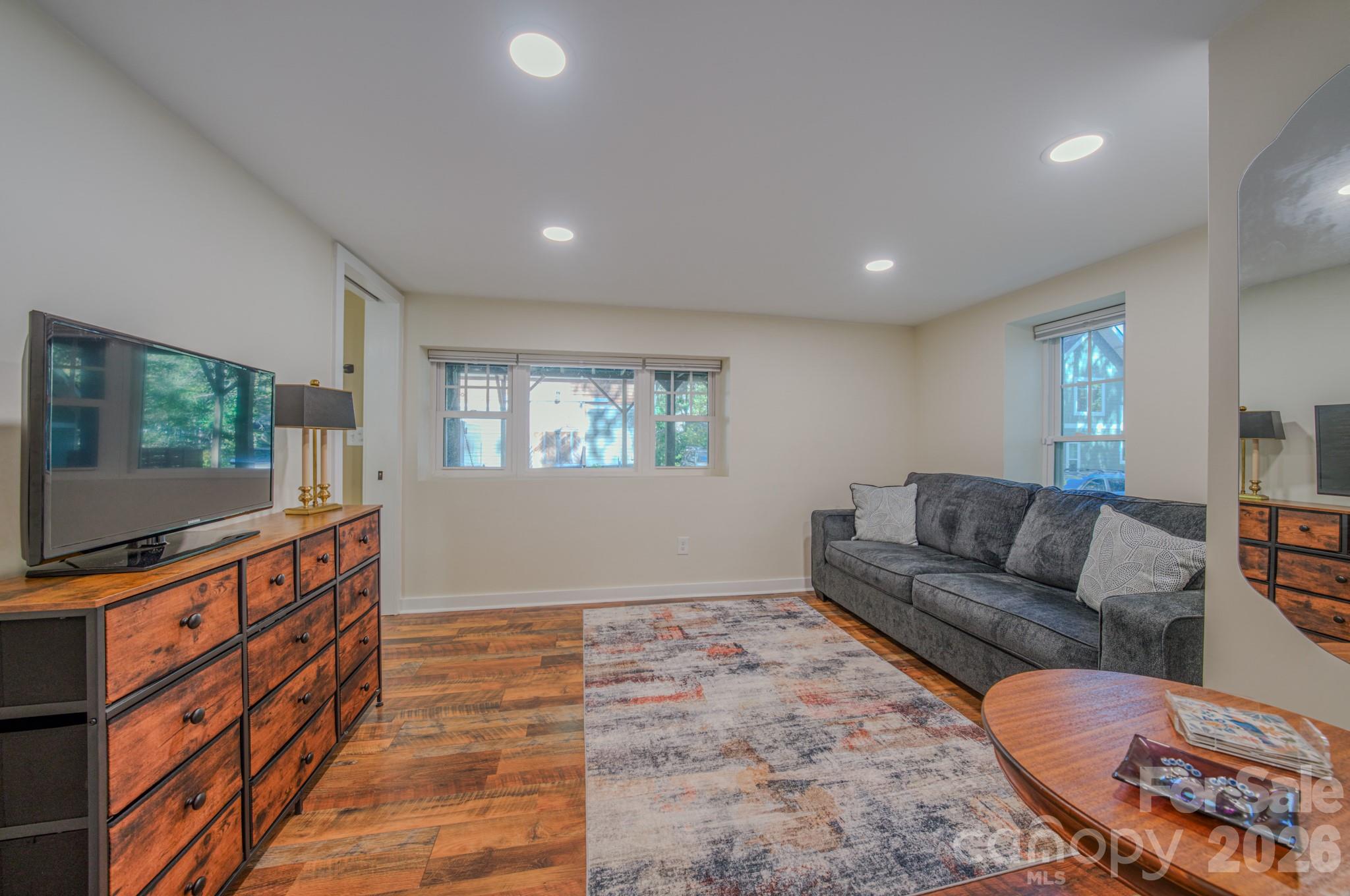 597 Tomahawk Avenue Property Photo 23