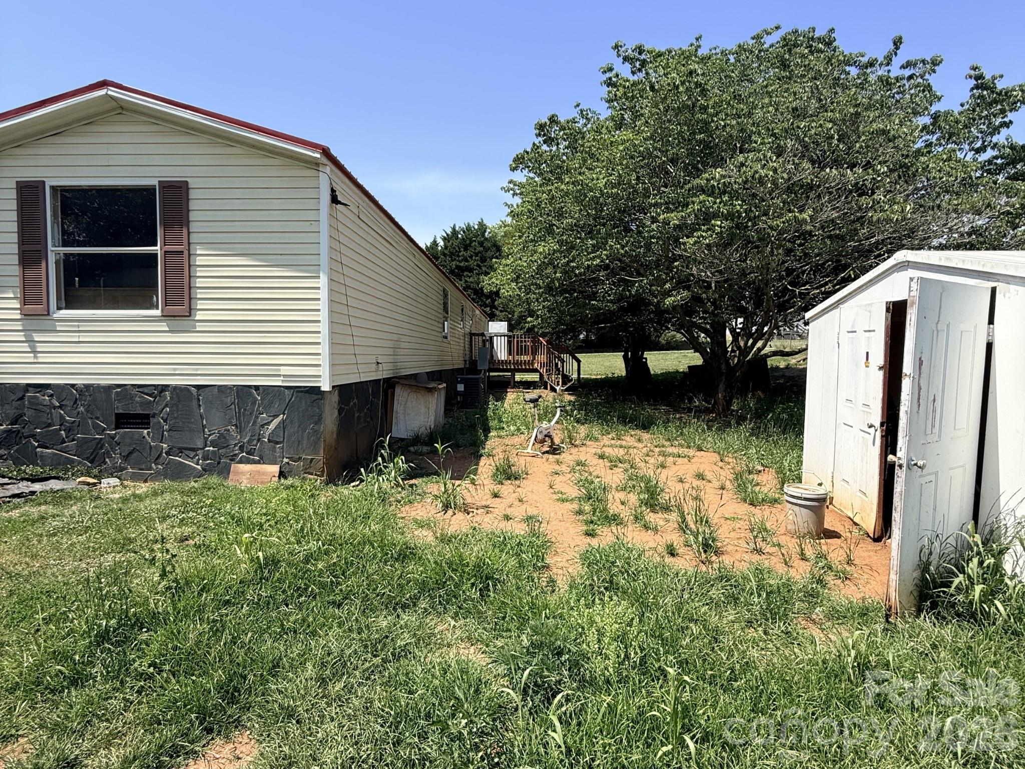 2330 Springdale Drive Property Photo 3
