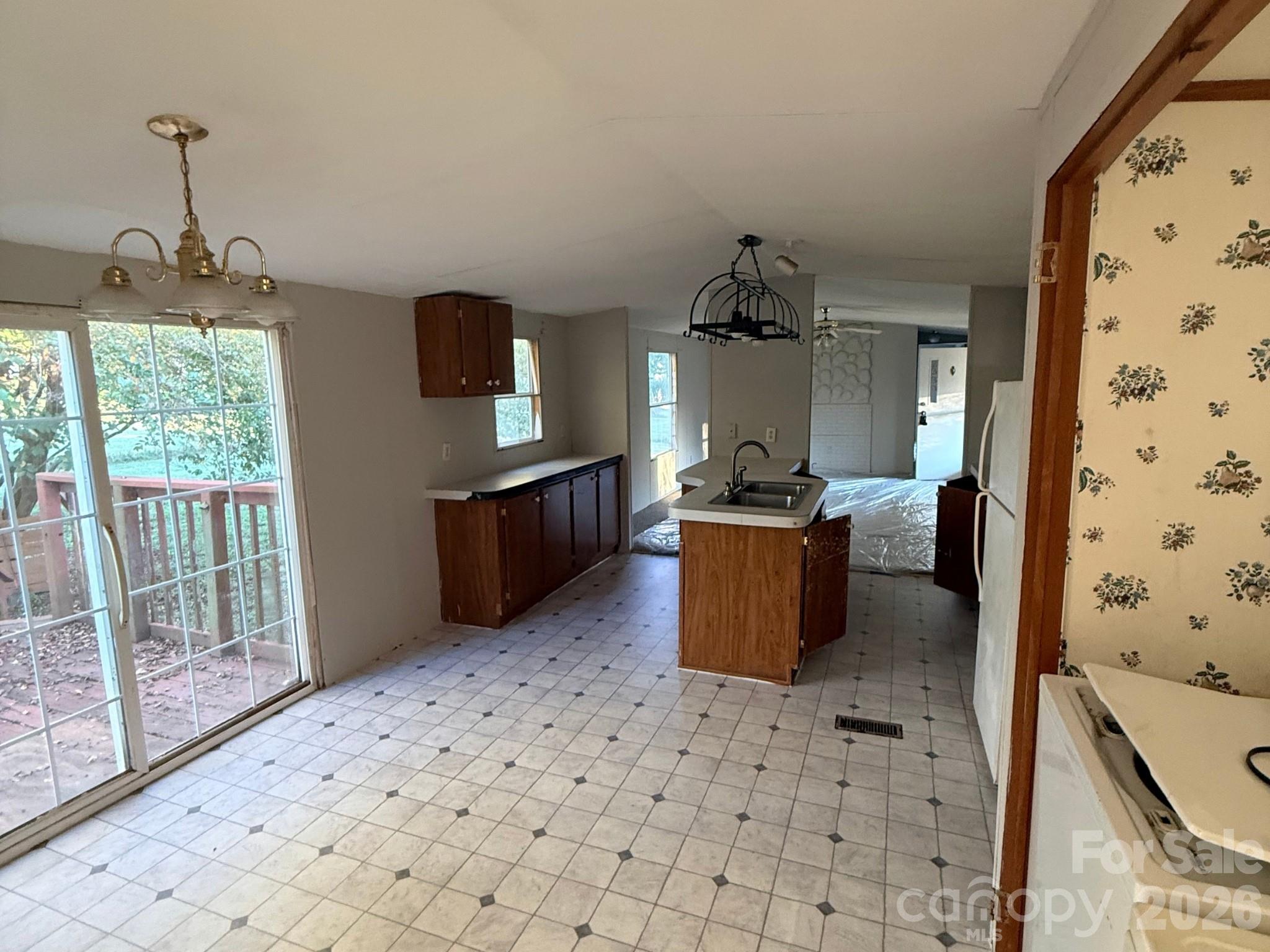 2330 Springdale Drive Property Photo 4