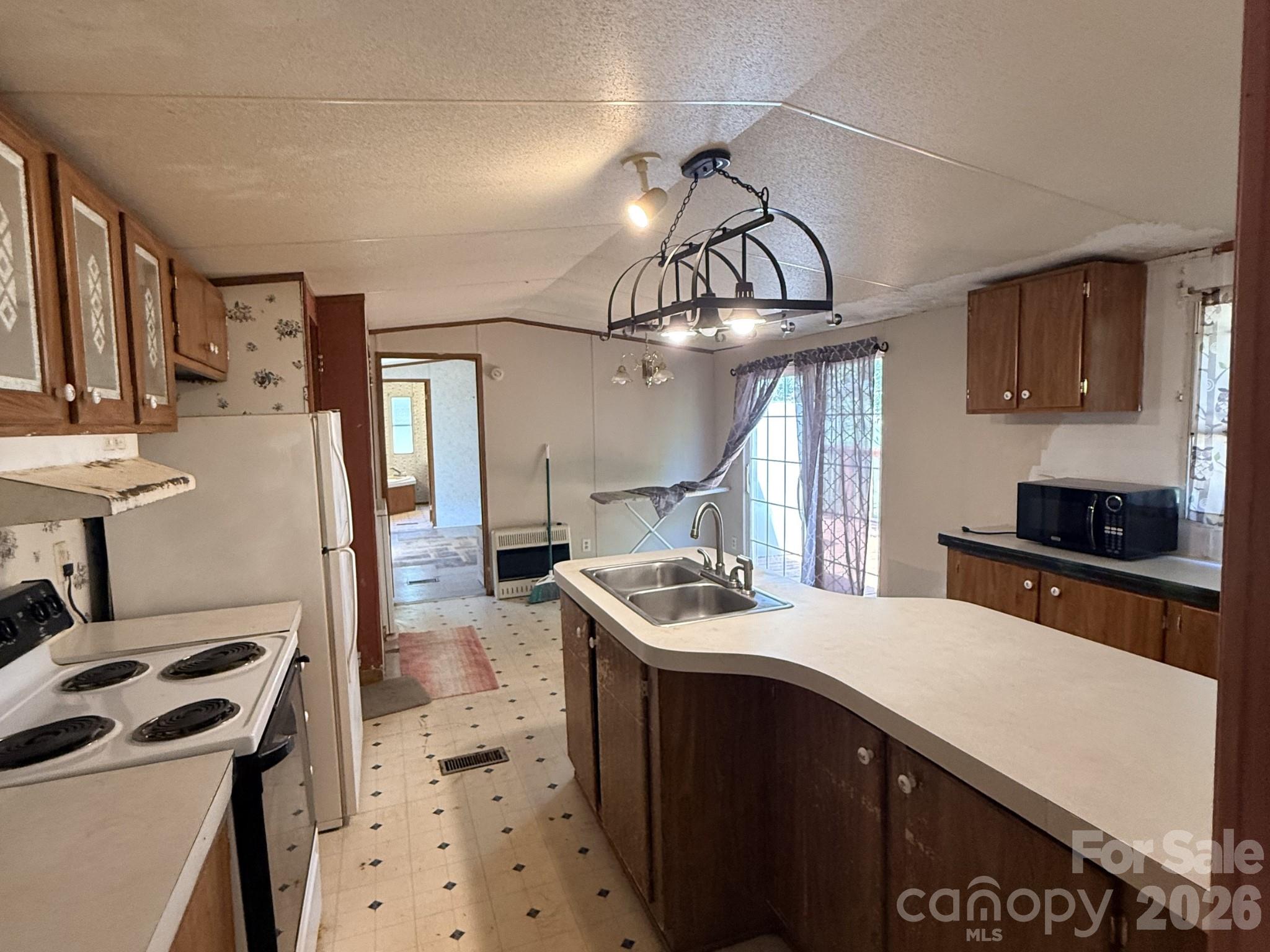 2330 Springdale Drive Property Photo 8