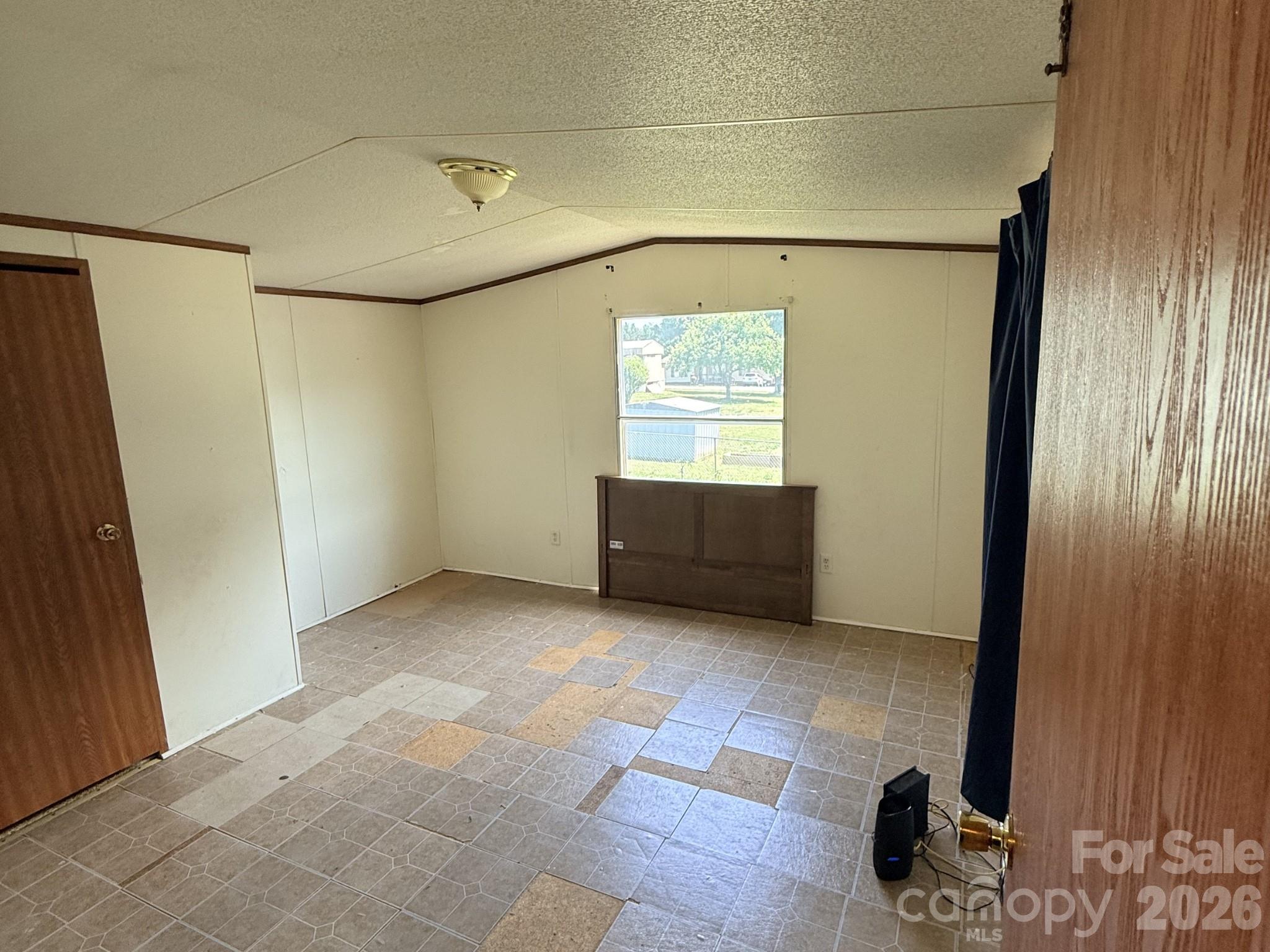 2330 Springdale Drive Property Photo 12