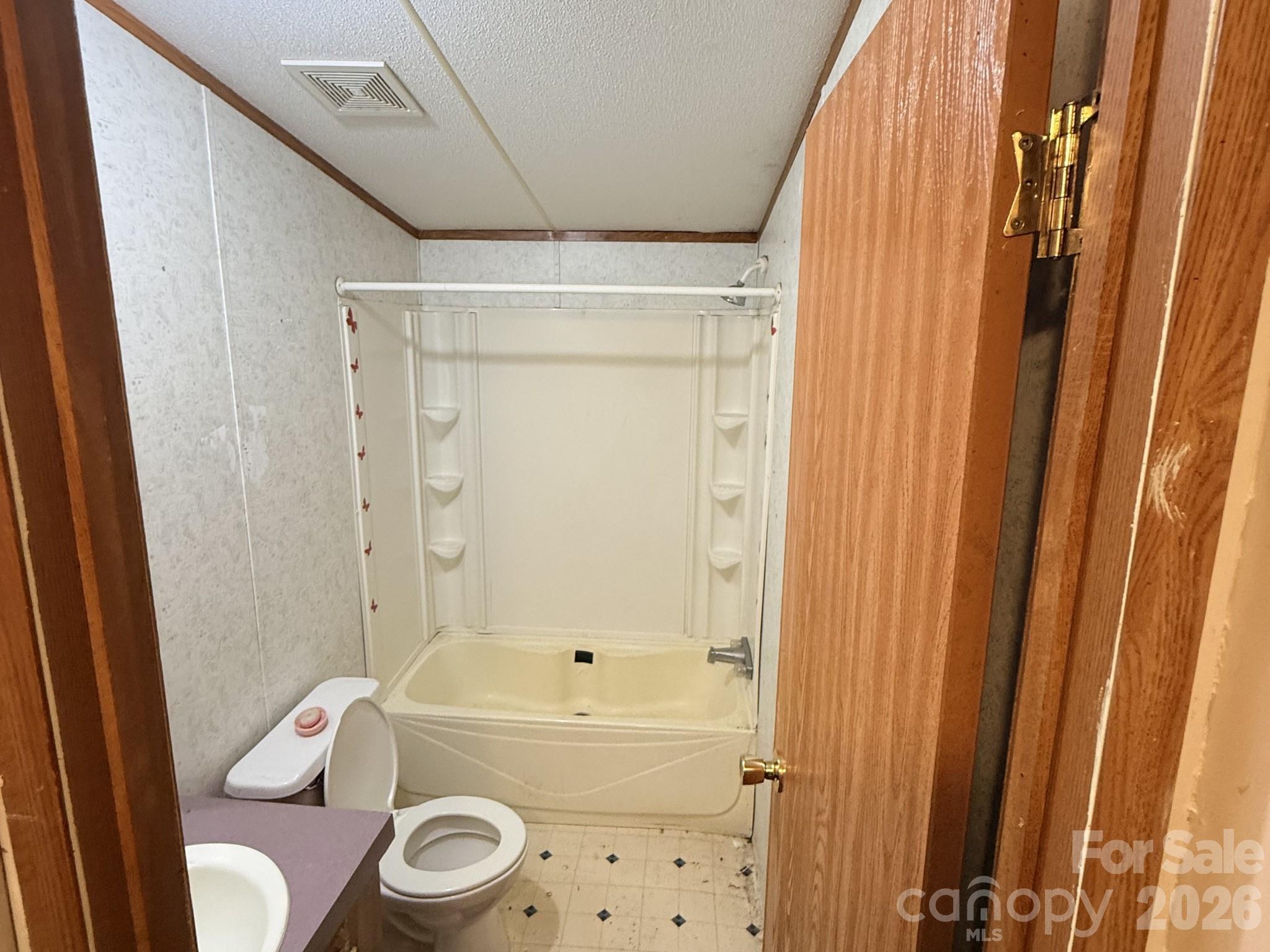 2330 Springdale Drive Property Photo 14