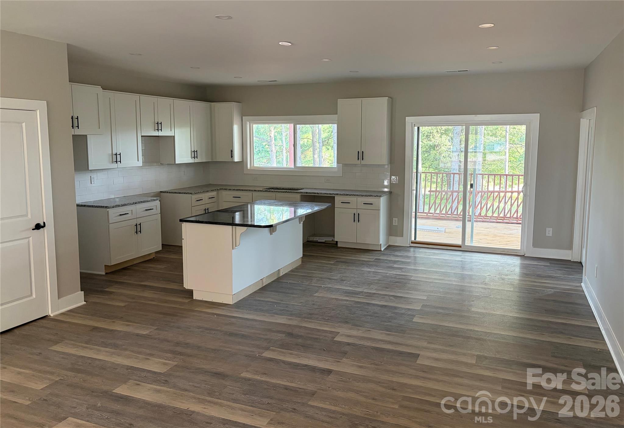 1569 E Ridge Road Property Photo 3