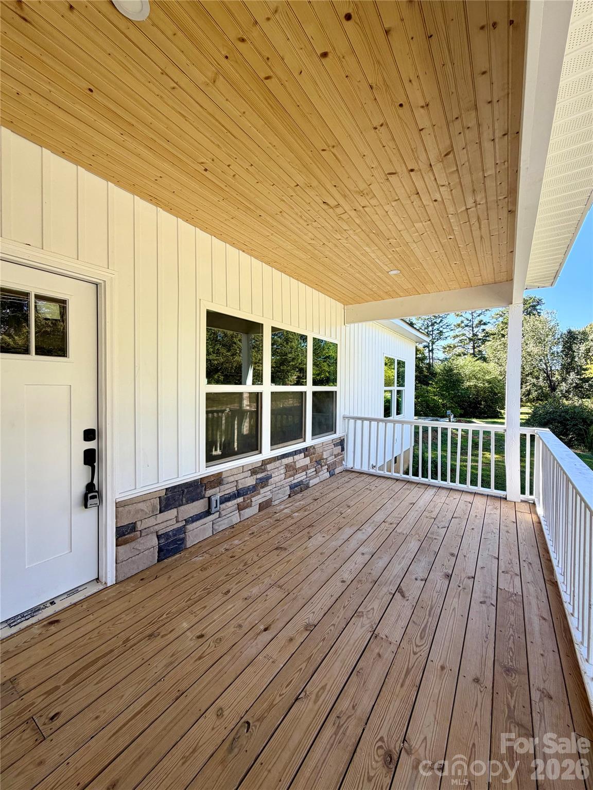 1569 E Ridge Road Property Photo 4