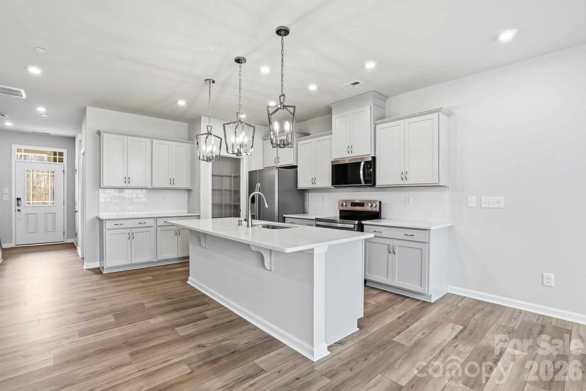 2540 Hedgecliff Road Property Photo 1