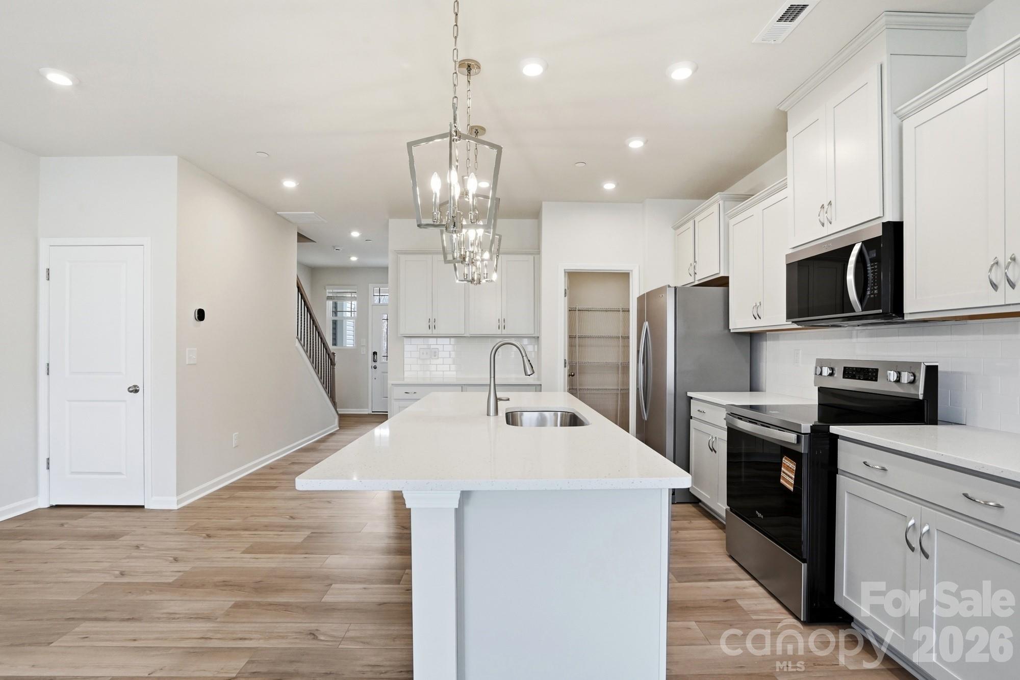 2540 Hedgecliff Road Property Photo 6