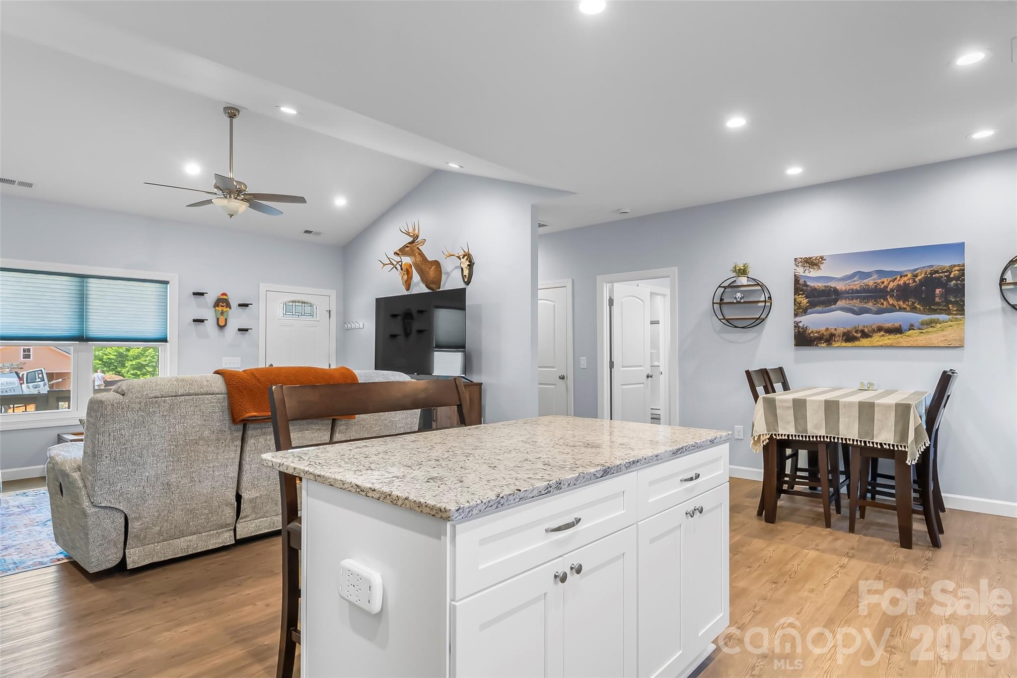 2455 Saratoga Run Property Photo 12