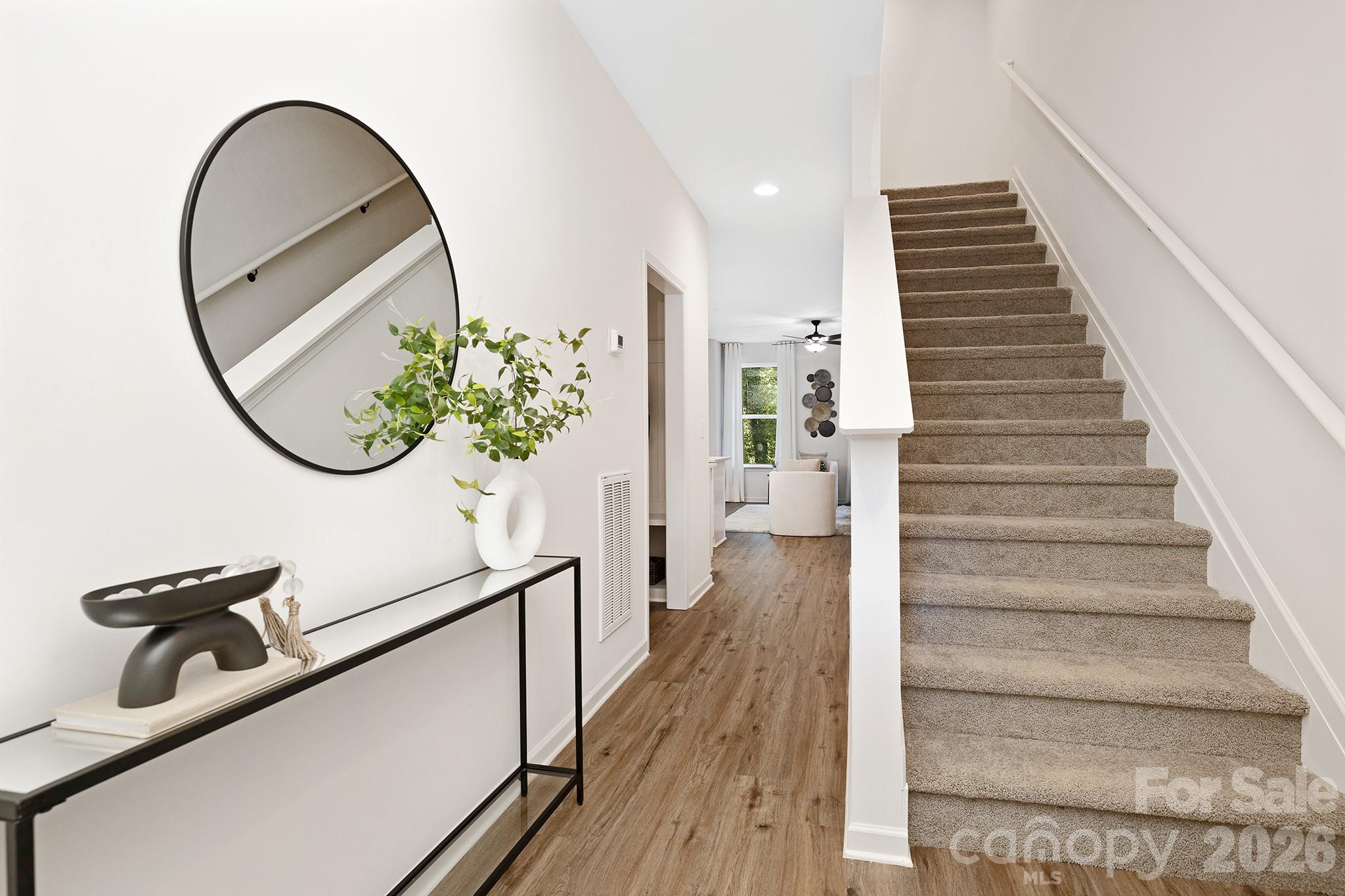 2920 Capitol Drive Property Photo 5