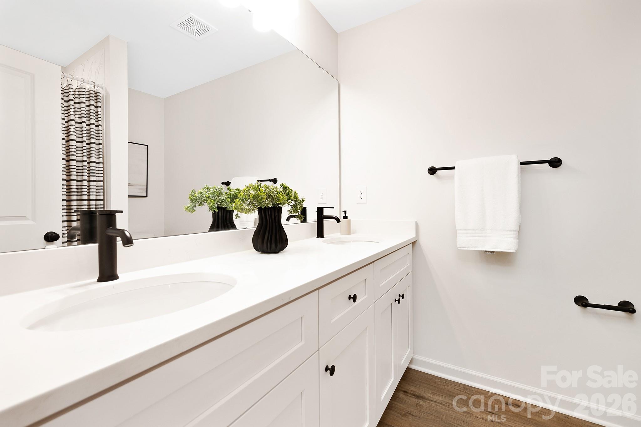 2920 Capitol Drive Property Photo 13