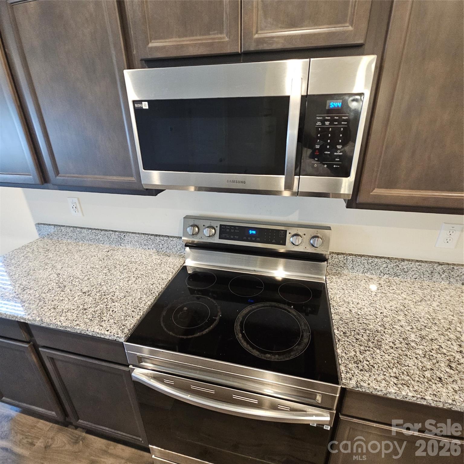 1016 Berry Patch Circle Property Photo 6