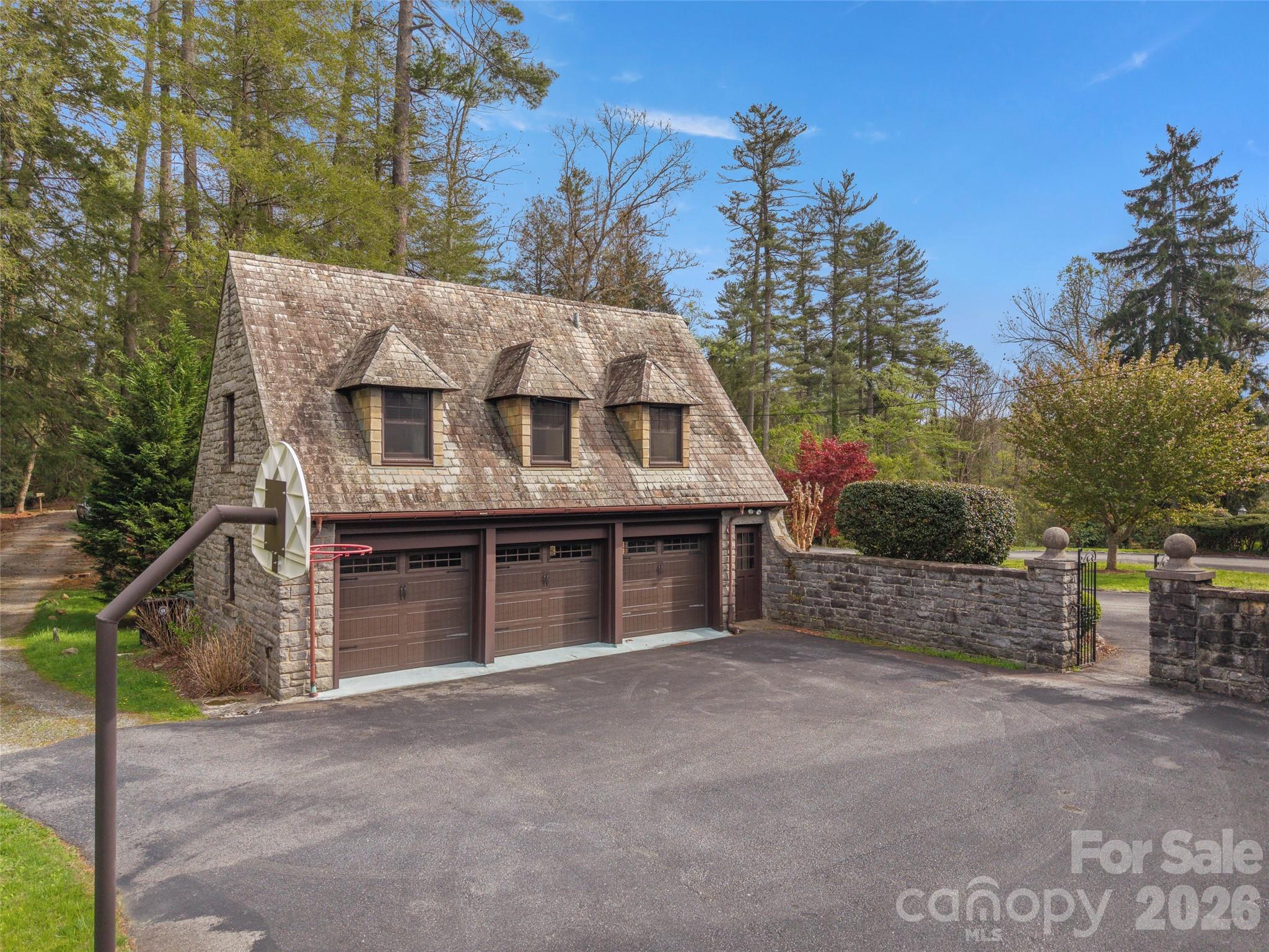 436 Vanderbilt Road Property Photo 32