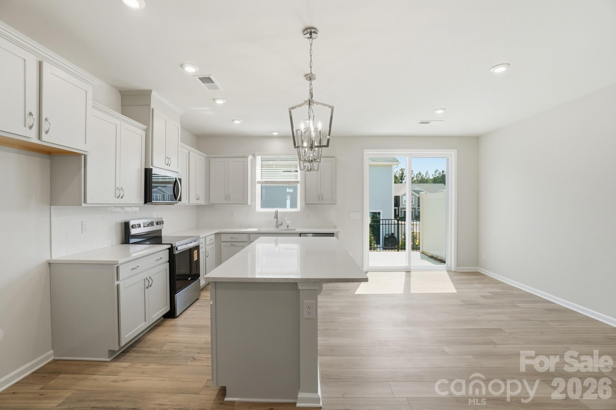 332 Laura Elizabeth Lane Property Photo 6