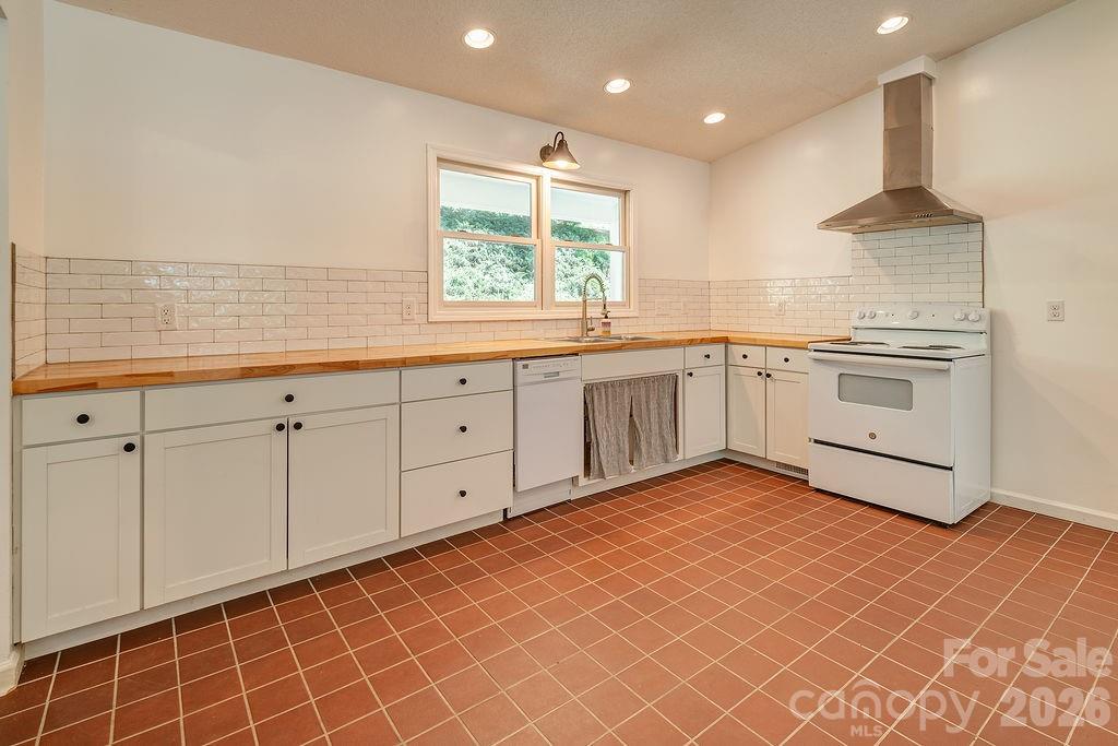 146 Churchill Downs Drive Property Photo 8