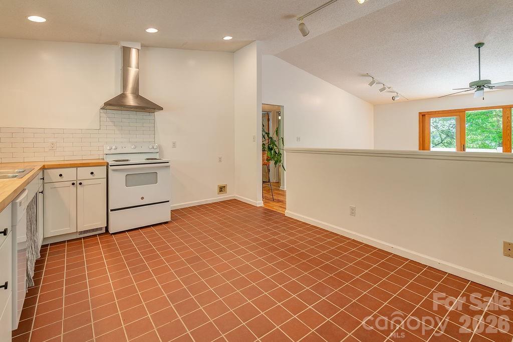 146 Churchill Downs Drive Property Photo 9