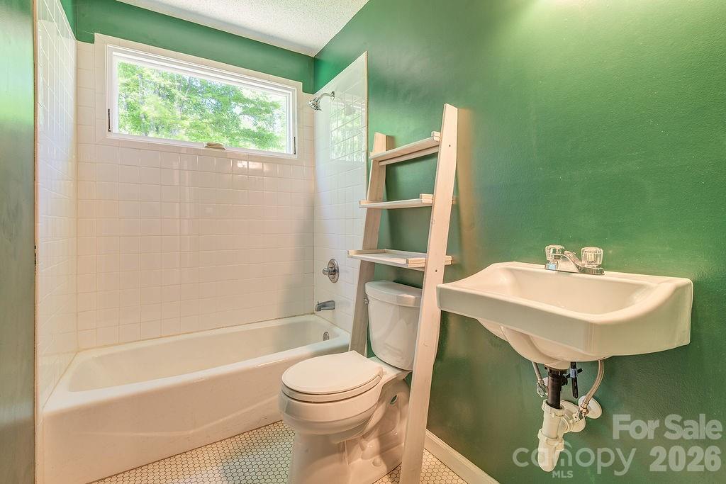 146 Churchill Downs Drive Property Photo 14