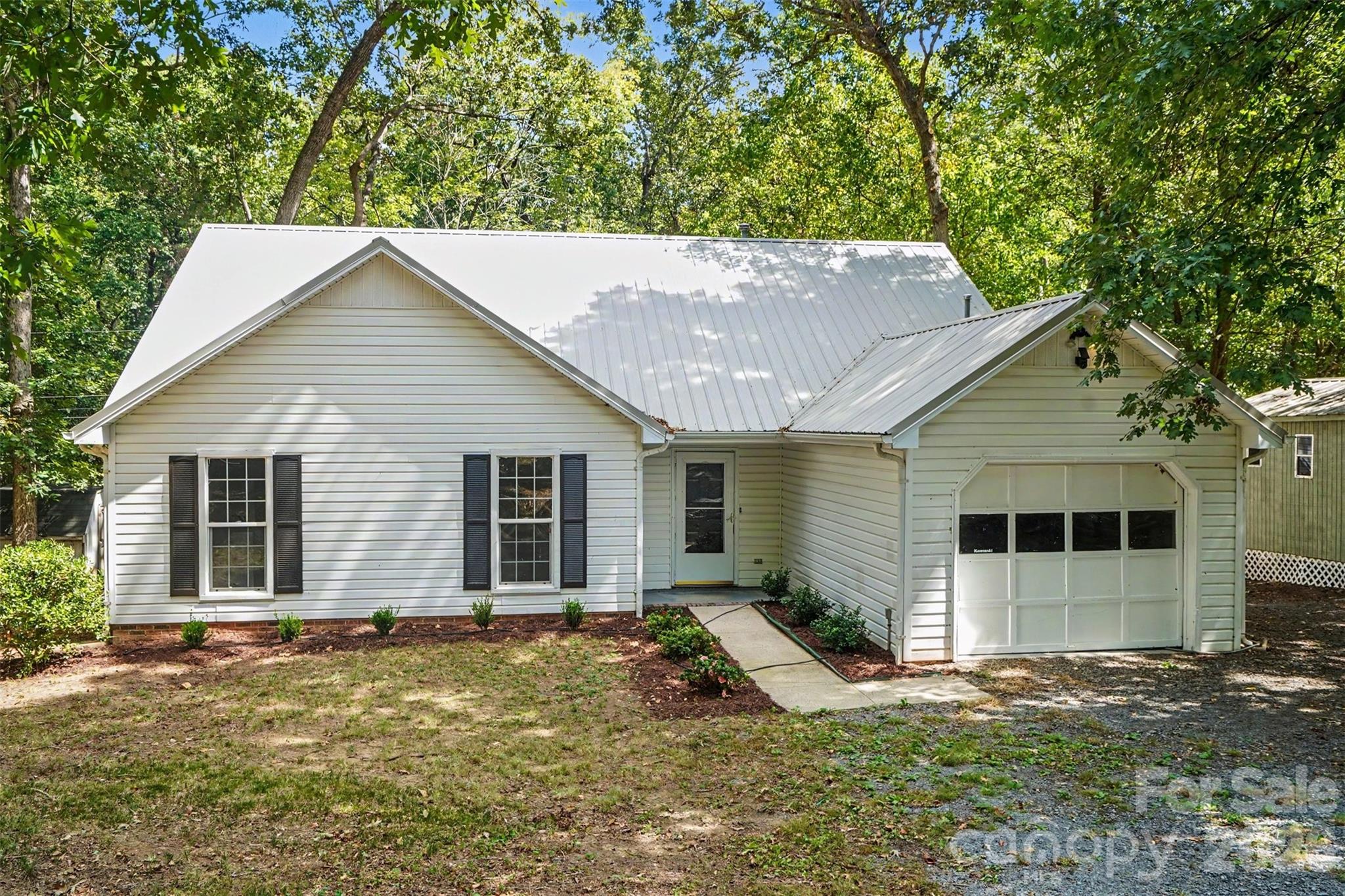 2711 Bob White Circle Property Photo 1