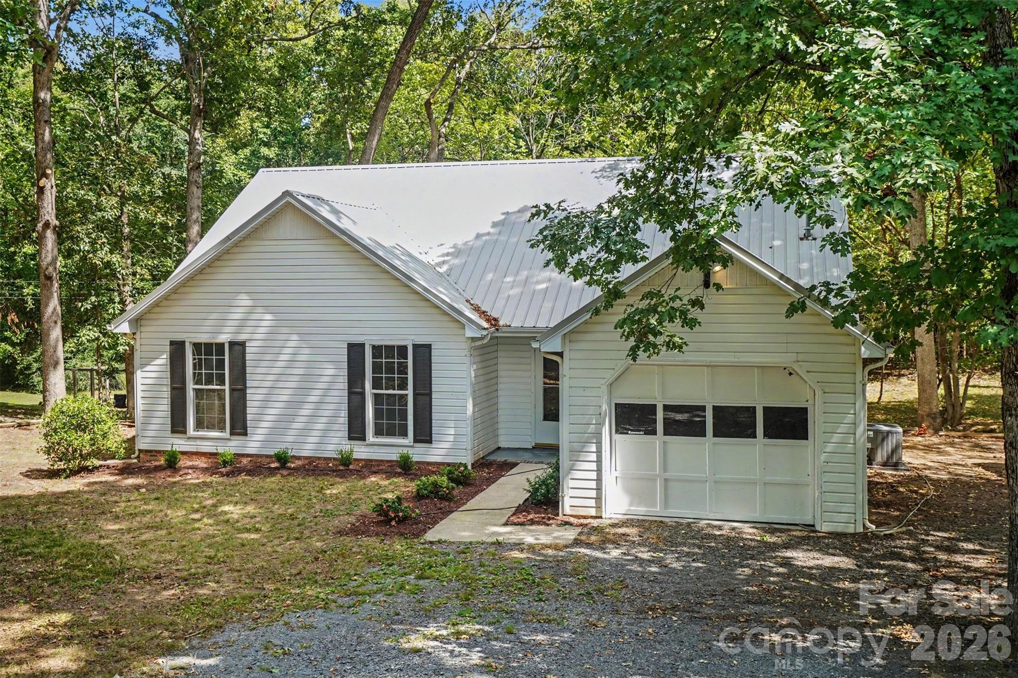 2711 Bob White Circle Property Photo 6