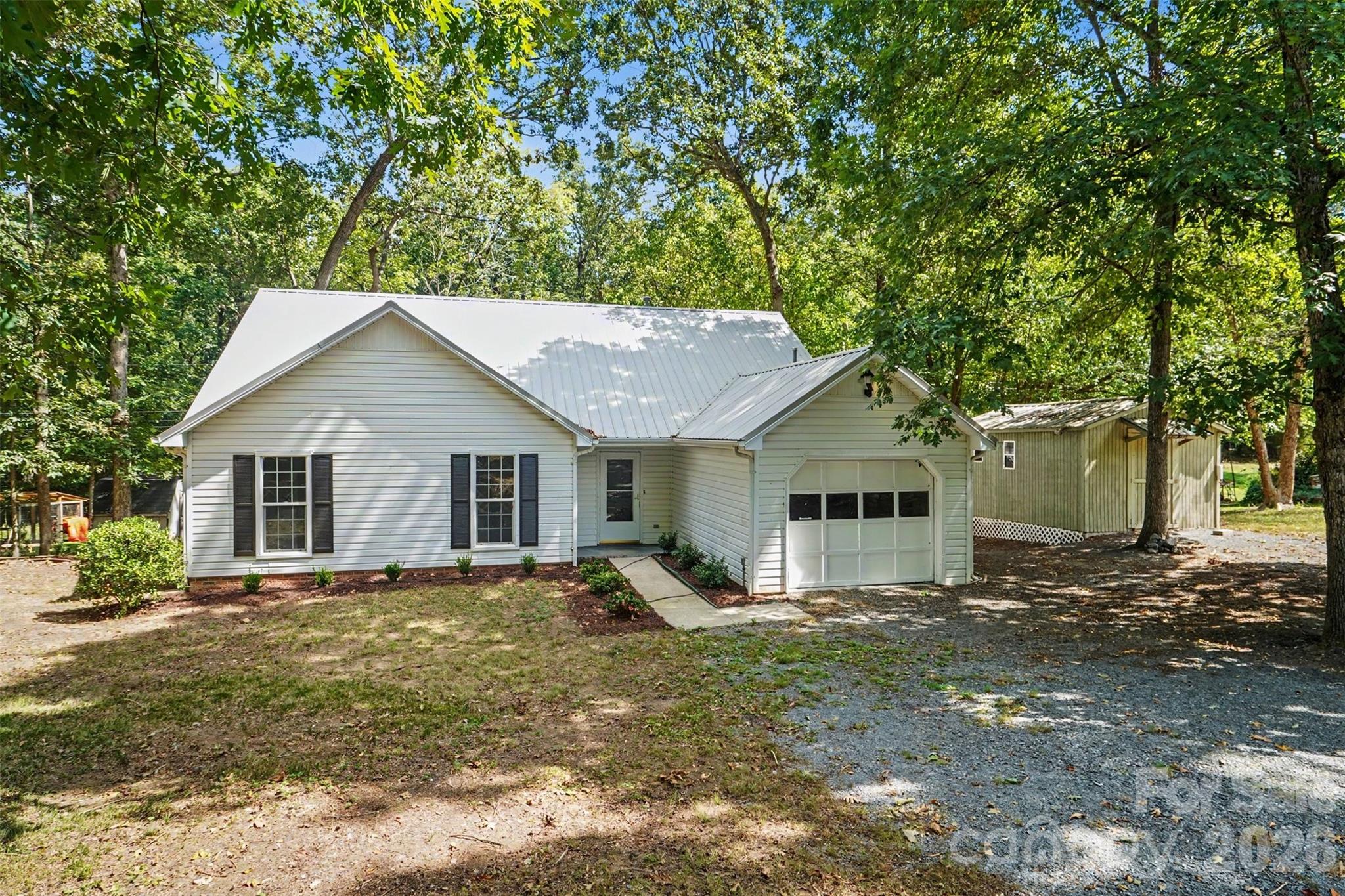 2711 Bob White Circle Property Photo 7