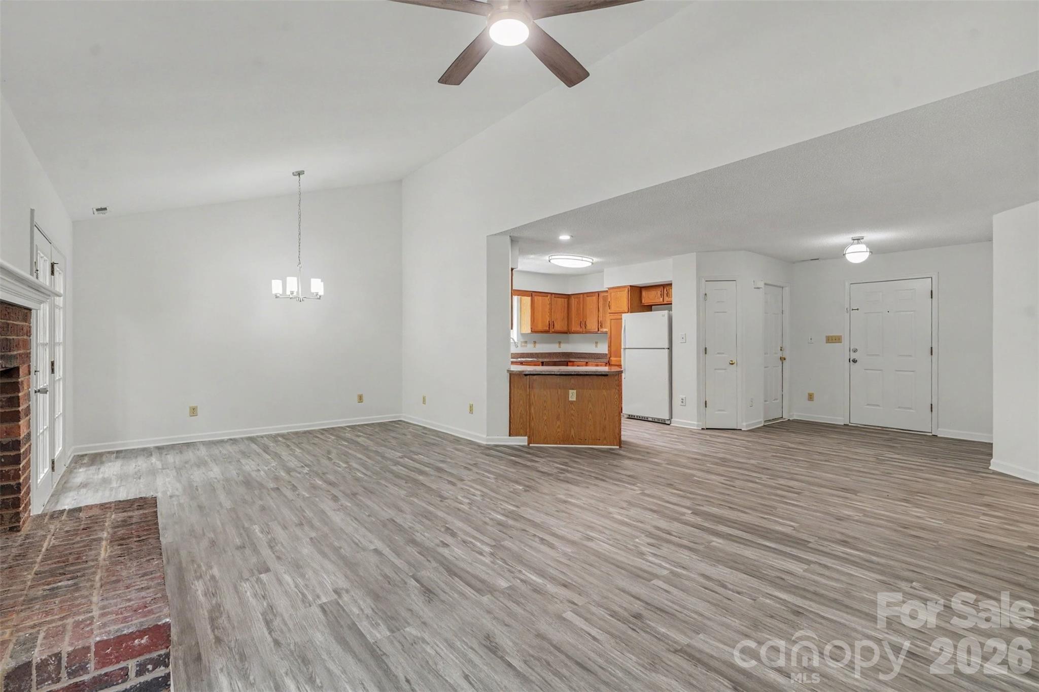 2711 Bob White Circle Property Photo 8