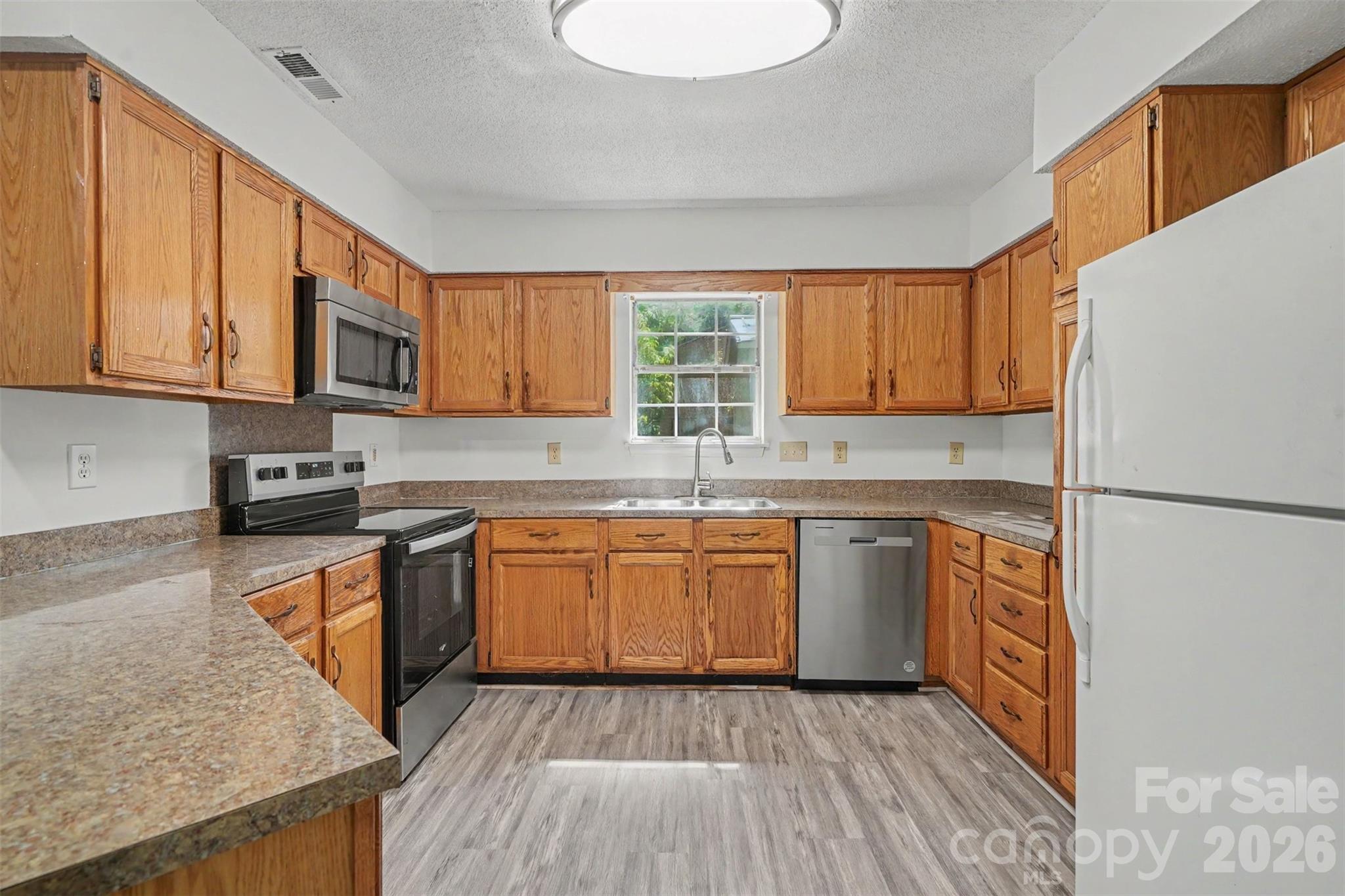 2711 Bob White Circle Property Photo 14