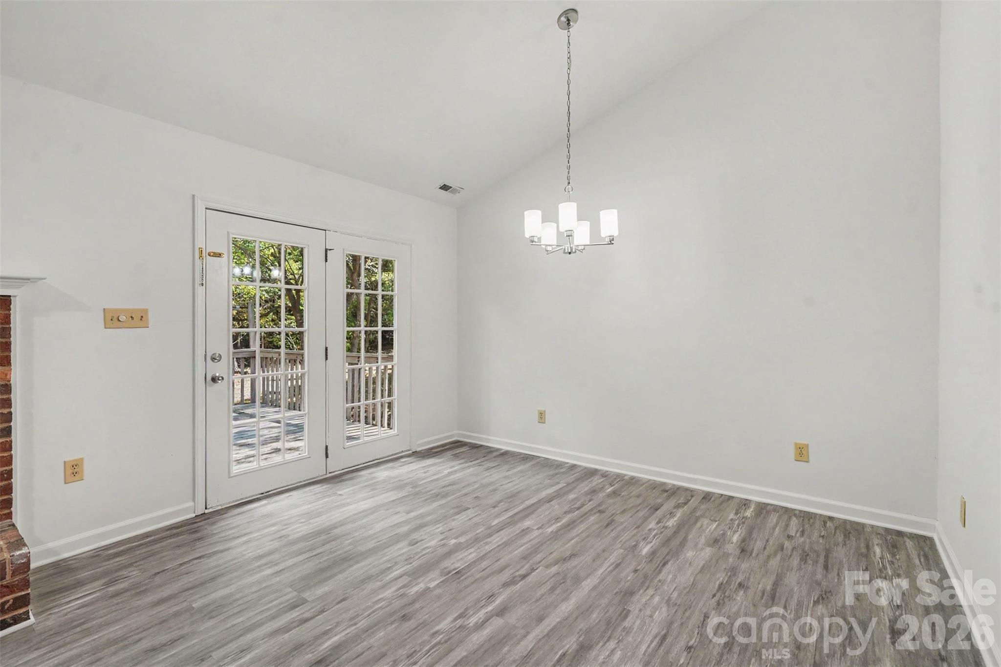 2711 Bob White Circle Property Photo 15