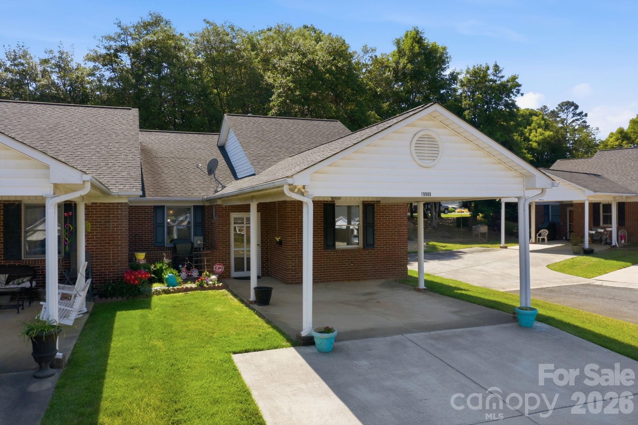 19980 Oak Leaf Circle Property Photo 1
