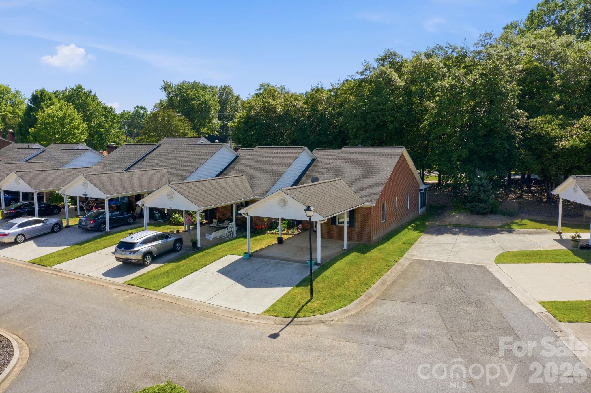 19980 Oak Leaf Circle Property Photo 1