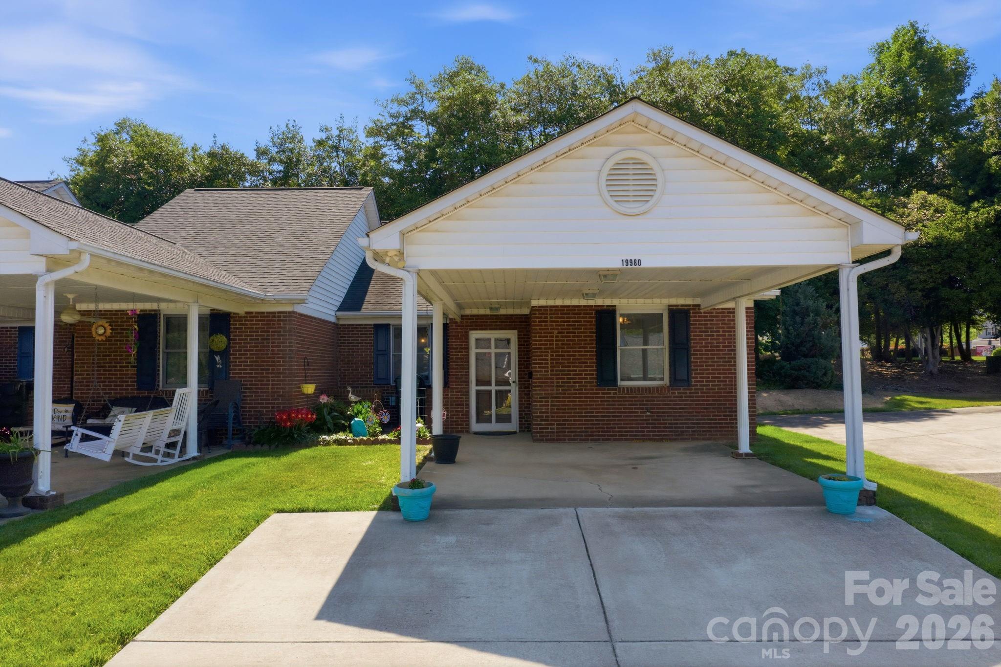 19980 Oak Leaf Circle Property Photo 3